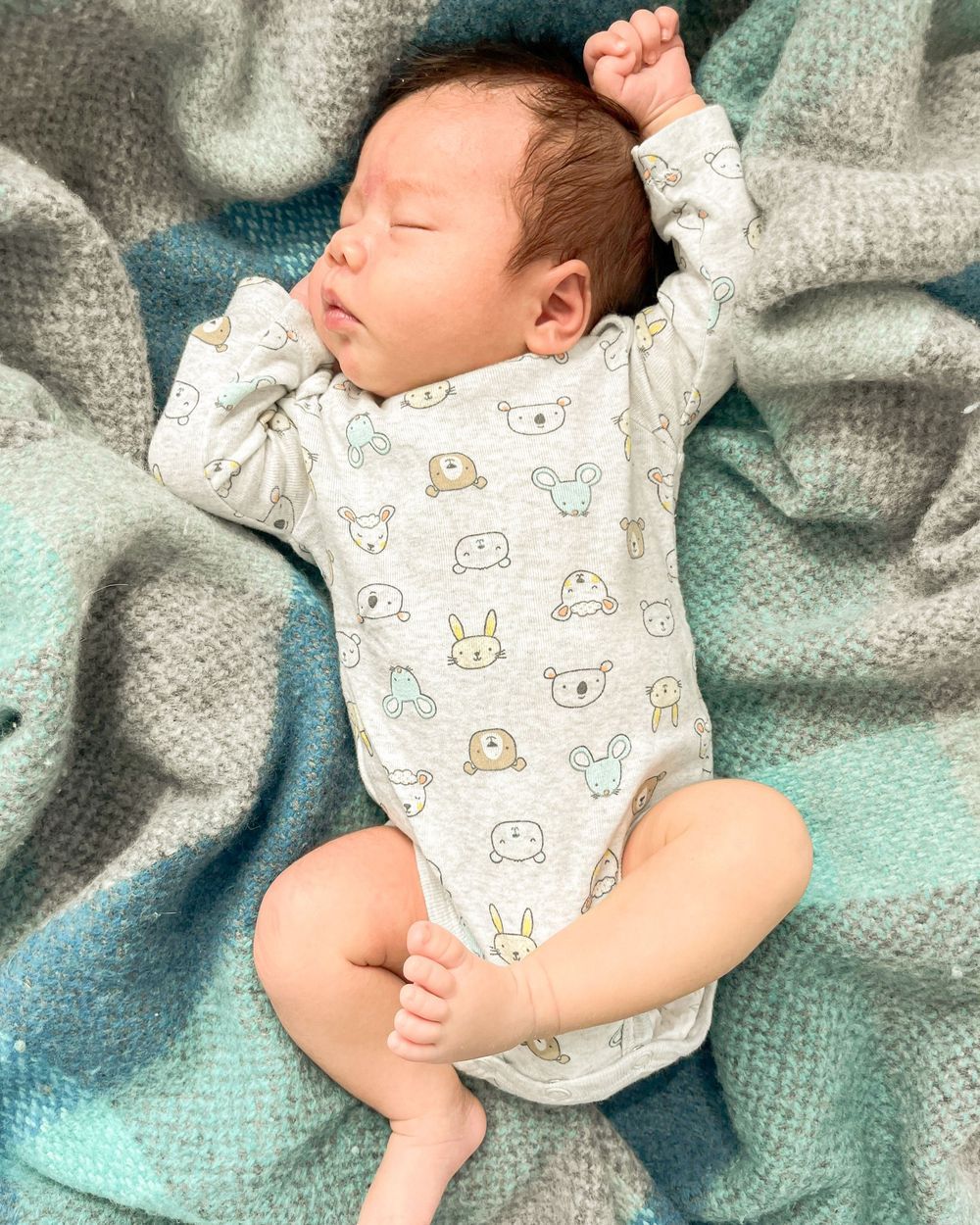 Newborn photographer serving Arlington and DFW