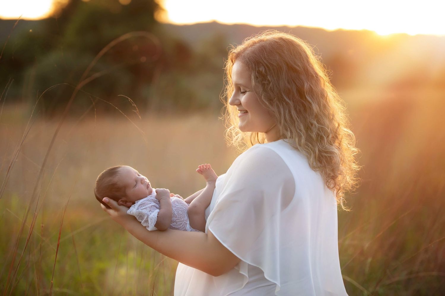 Sunset maternity photoshoot in a golden field.