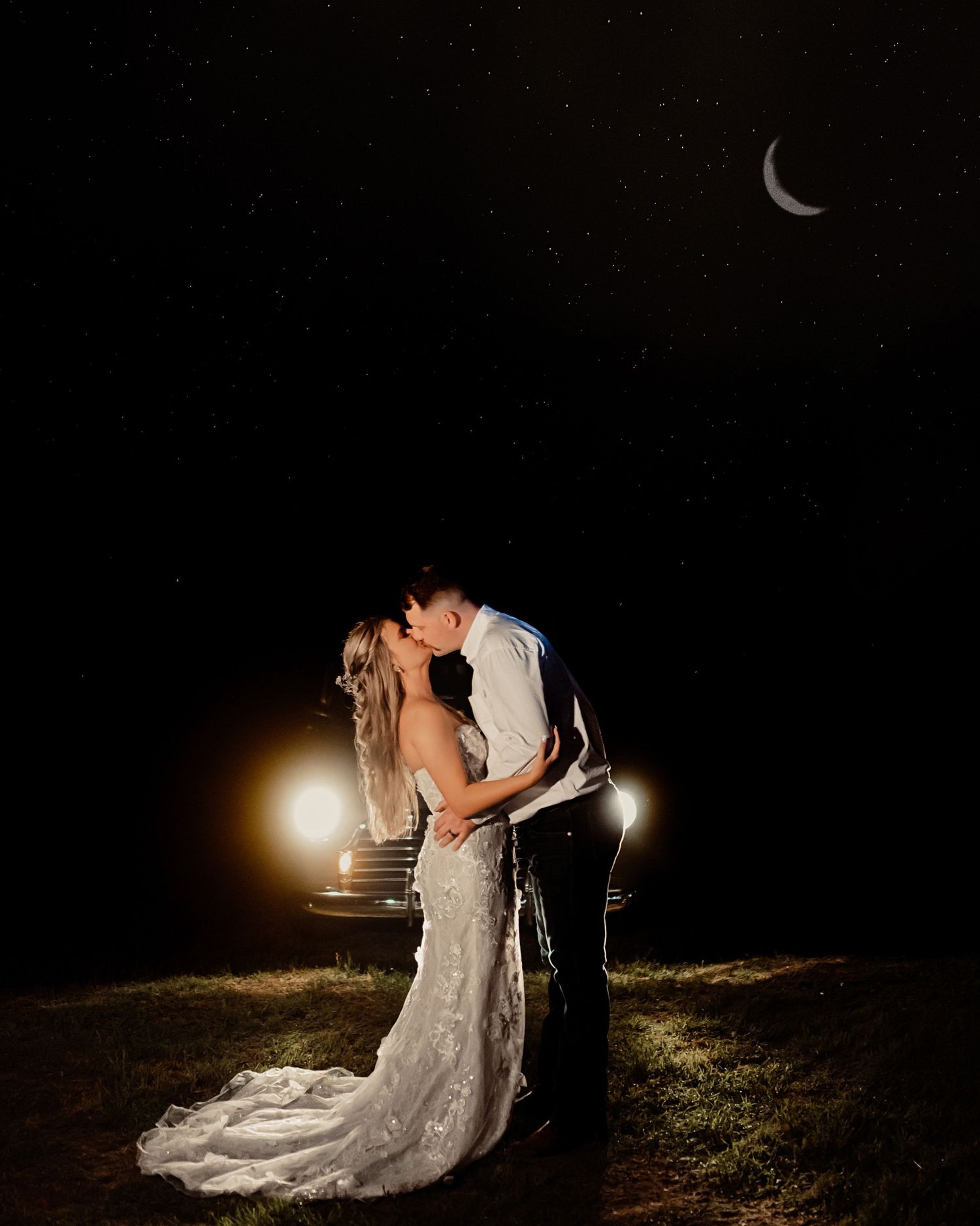 Destination elopement photography couple outdoors
