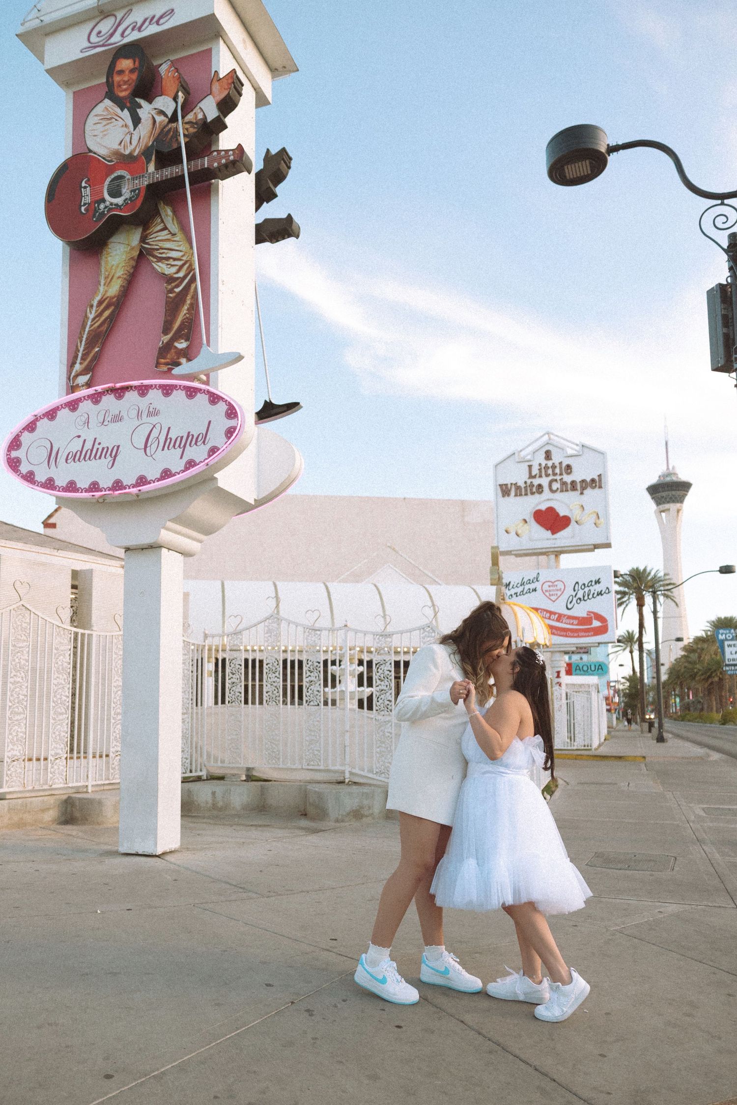 Destination elopement photography couple outdoors