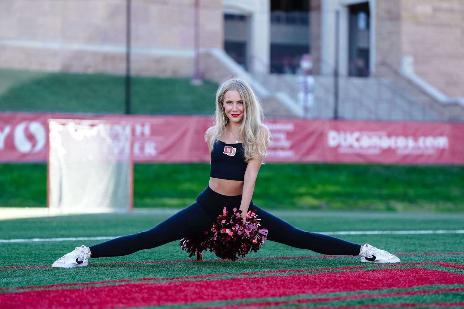 Cheerleader performs a splits.