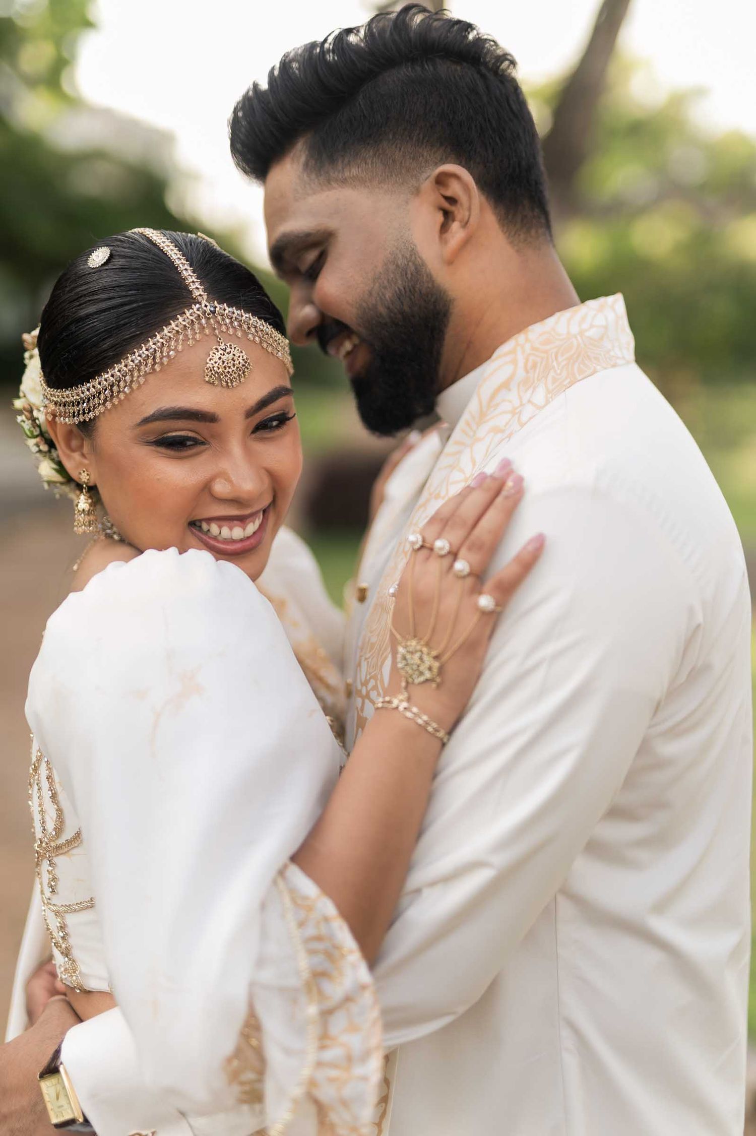 Candid wedding moment between bride and groom in Sri Lanka Natural wedding moments captured in Sri Lanka