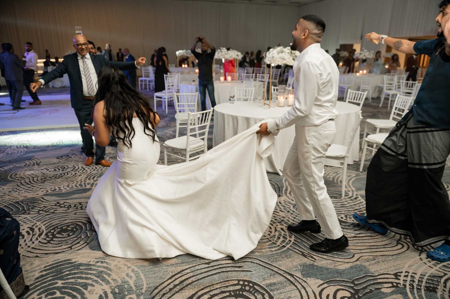 Sri Lanka wedding photographer capturing candid wedding moments