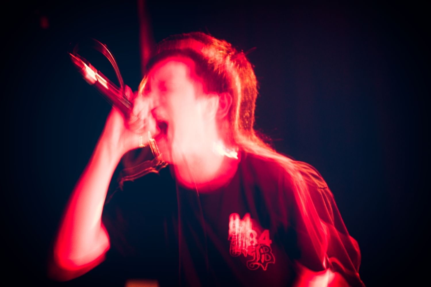 Cut Lon singer