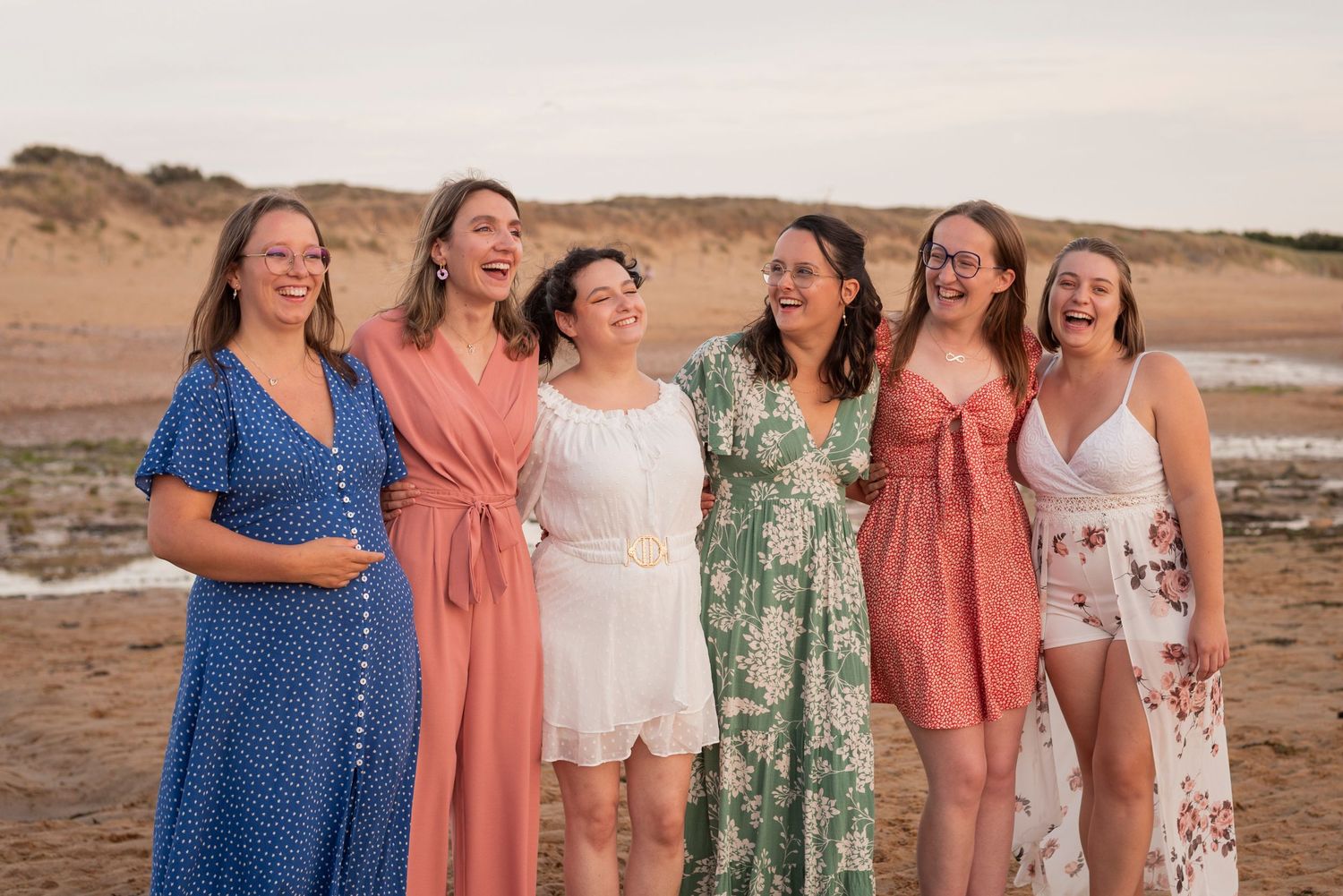 Séance photo entre amies à la plage