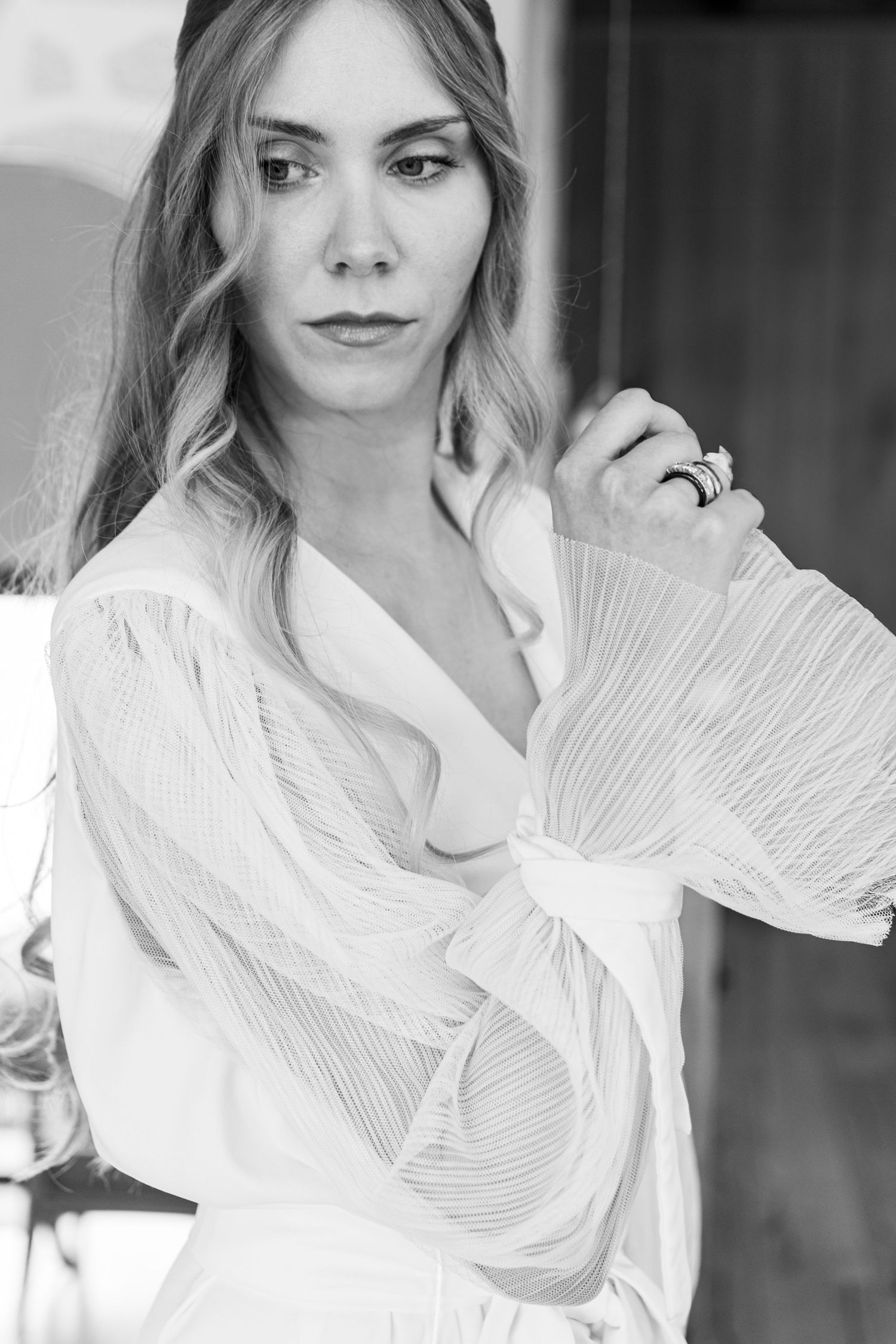 Photos de la mariée avec ses demoiselles d'honneur pendant les préparatifs le jour du mariage