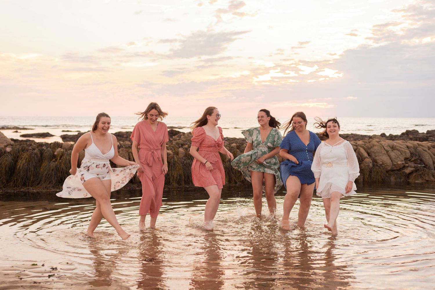 Séance photo entre amies à la plage