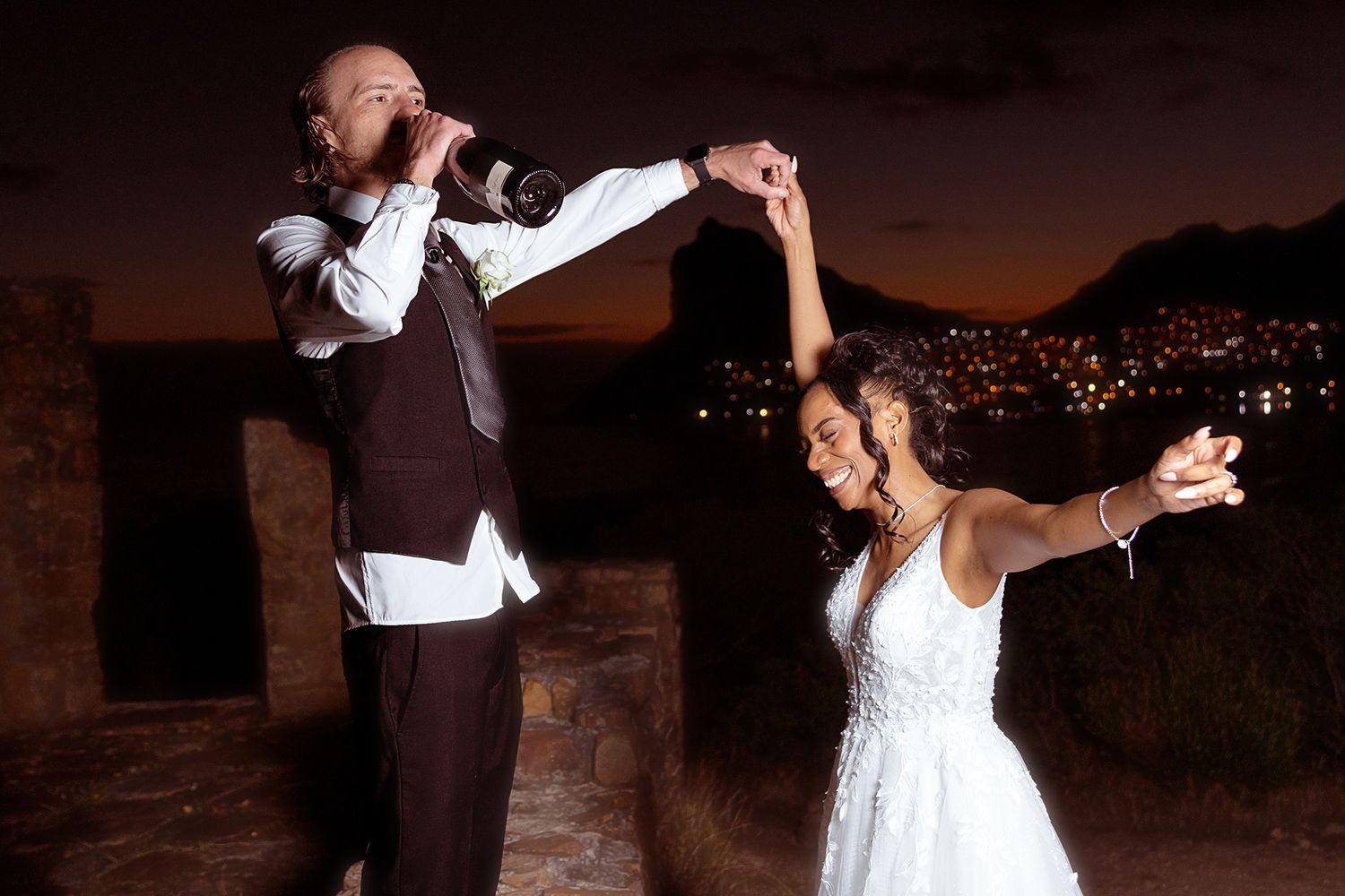 Cape Town Wedding .Cape Town Wedding photographer.Wedding Venues in Cape Town.Wedding packages in Cape Town.Cape Town capturing bride & groo