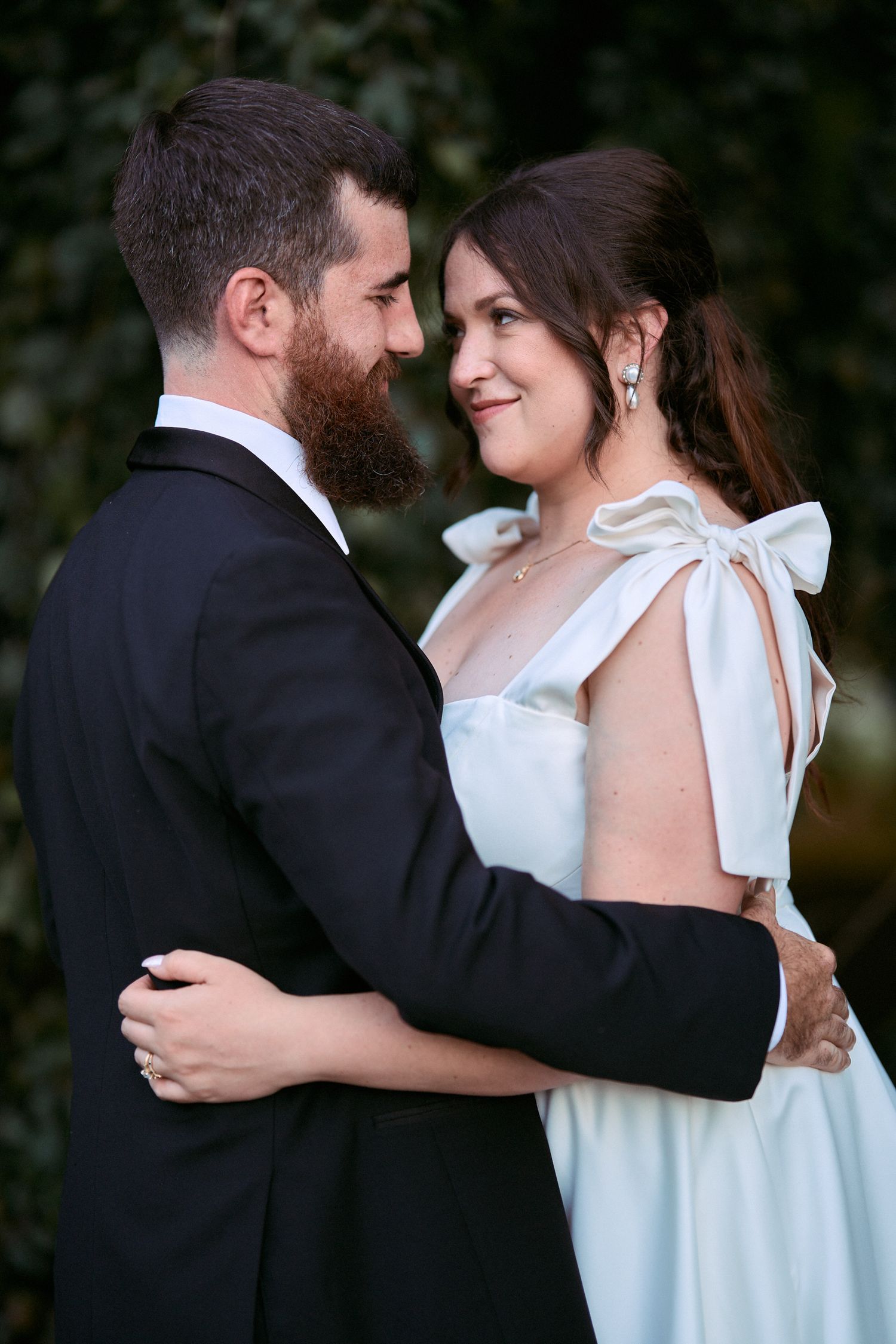 Nelstudios captures the bride and groom looking into each other's eyes at Whitby Castle, Rye, Westchester, NY.