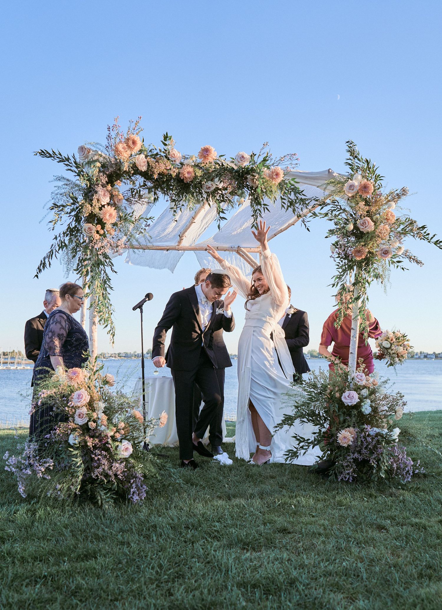 Nelstudios photographs a Jewish Wedding at The Inn at Longshore, Connecticut, USA where the bride and groom celebrate their ceremony.