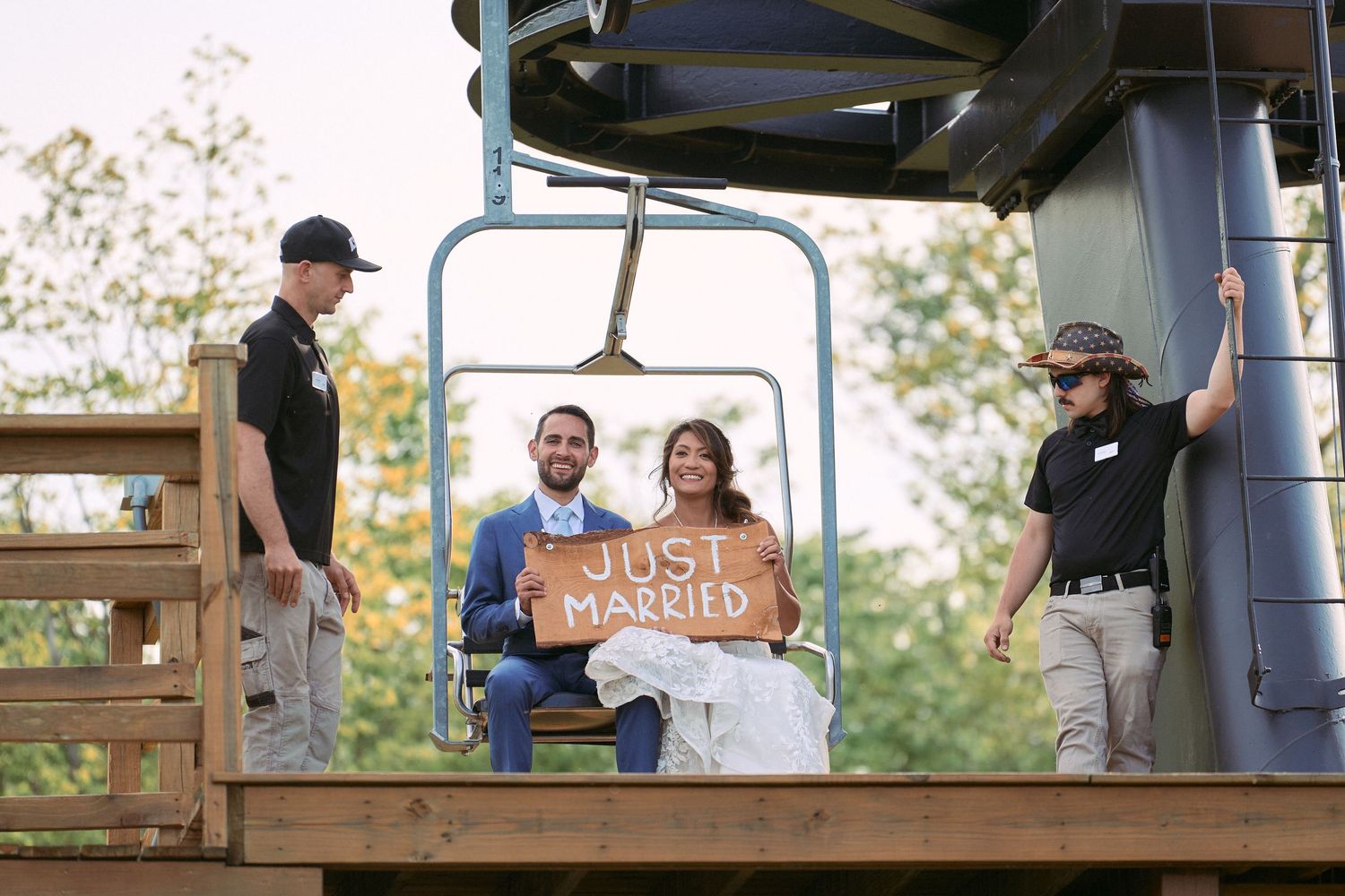 Nelstudios photographs a candid moment of a bride and groom on the ski lift of Plattekill Mountain in Hudson-Valley, NY.