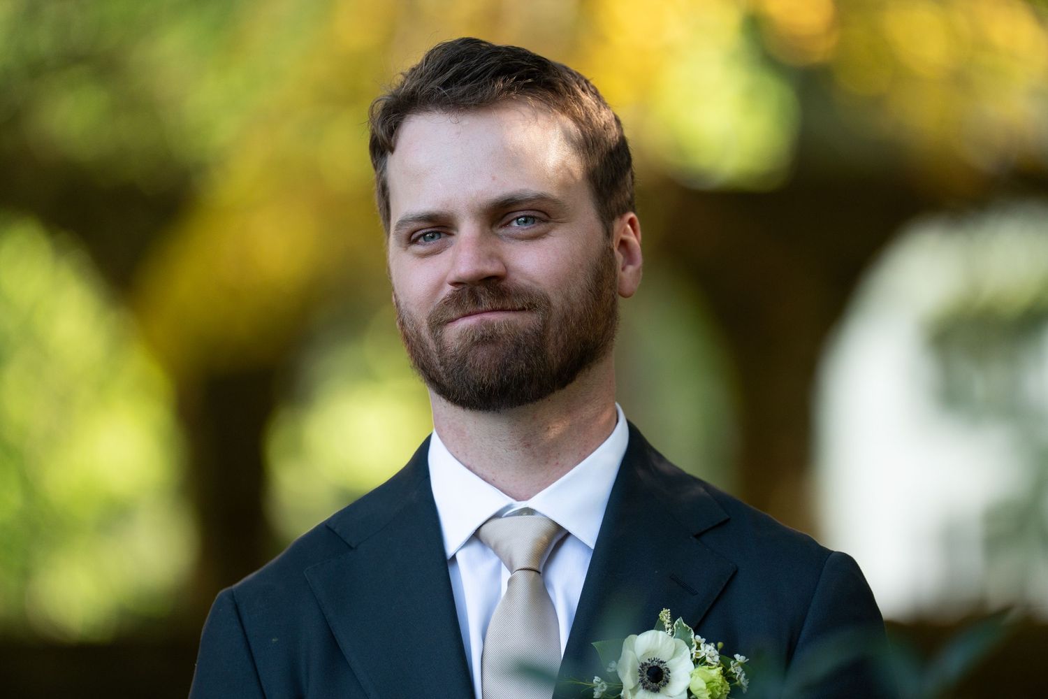 Nelstudios photographs a groom in Westchester, New York during his wedding ceremony.