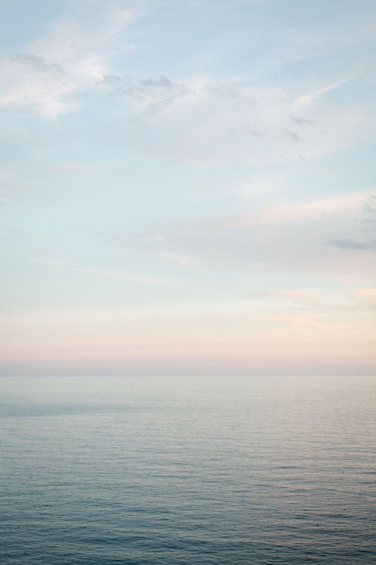 Zonsondergang bij de middellandse zee in Italië.
