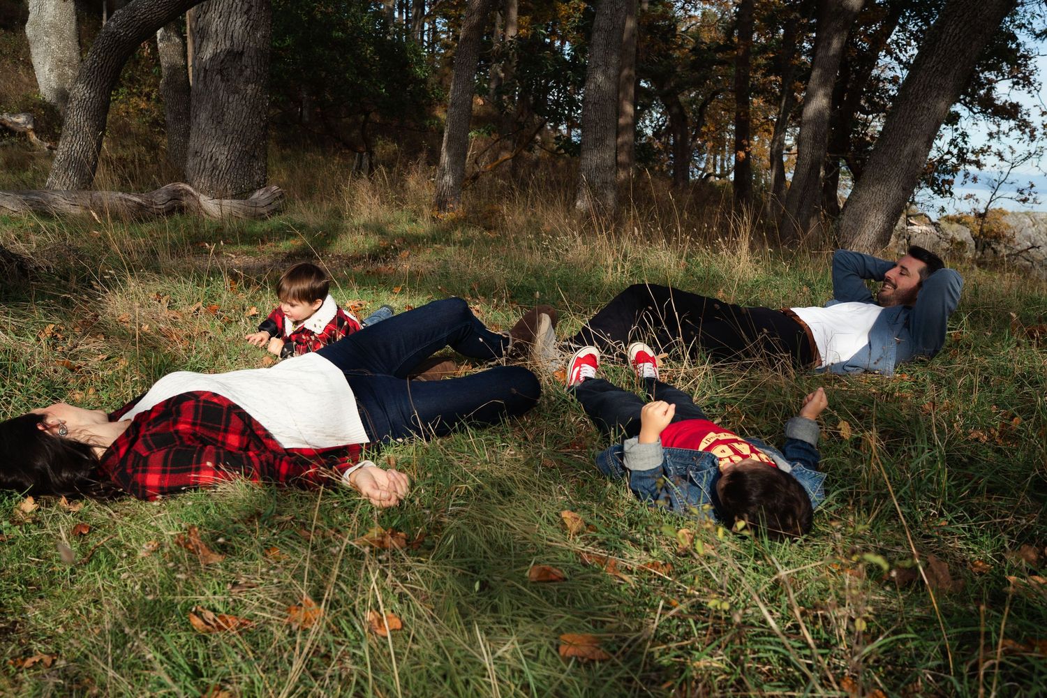 Nanimo, BC family photographer capturing the joy and playfulness between family members enjoying the beautiful nature in Nanaimo, BC