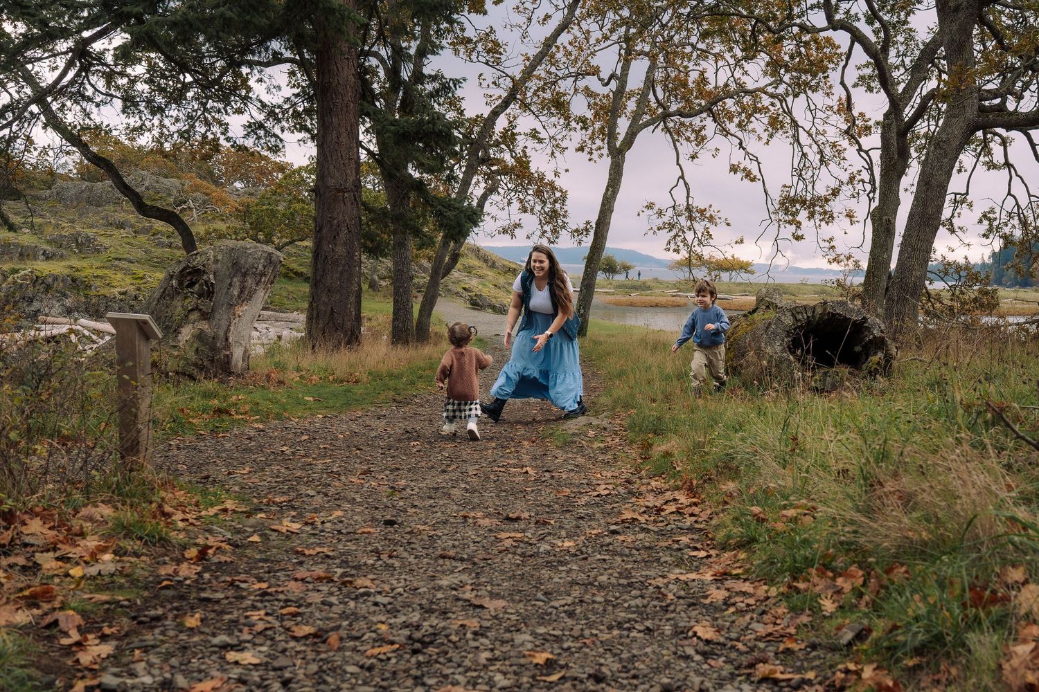Naniamo, BC family photographer capturing a family in the beautiful outdoors.
