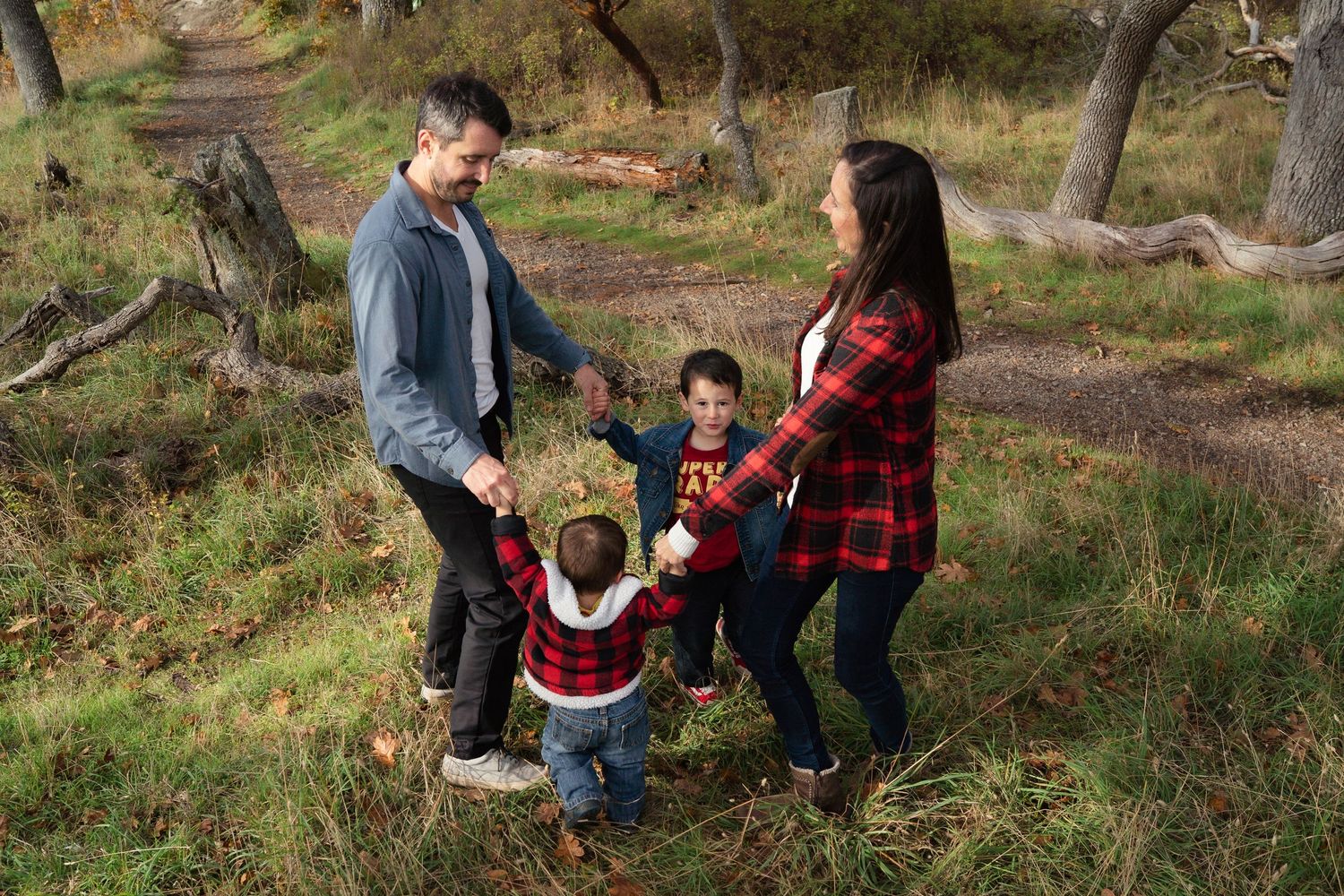 Nanimo, BC family photographer capturing the joy and playfulness between family members enjoying the beautiful nature in Nanaimo, BC