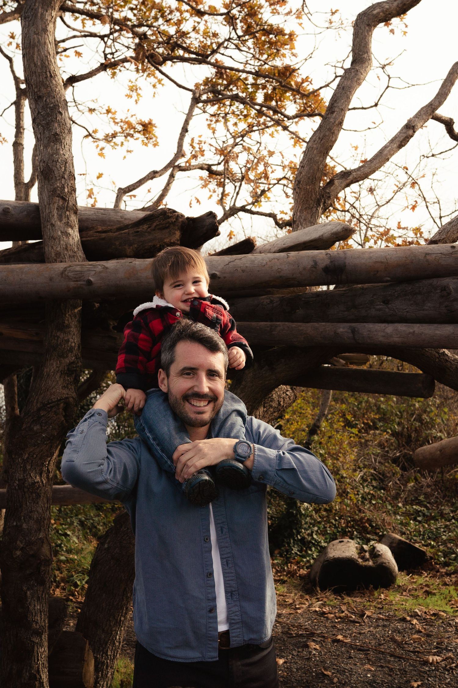 Nanimo, BC family photographer capturing the love between family members enjoying the beautiful nature in Nanaimo, BC