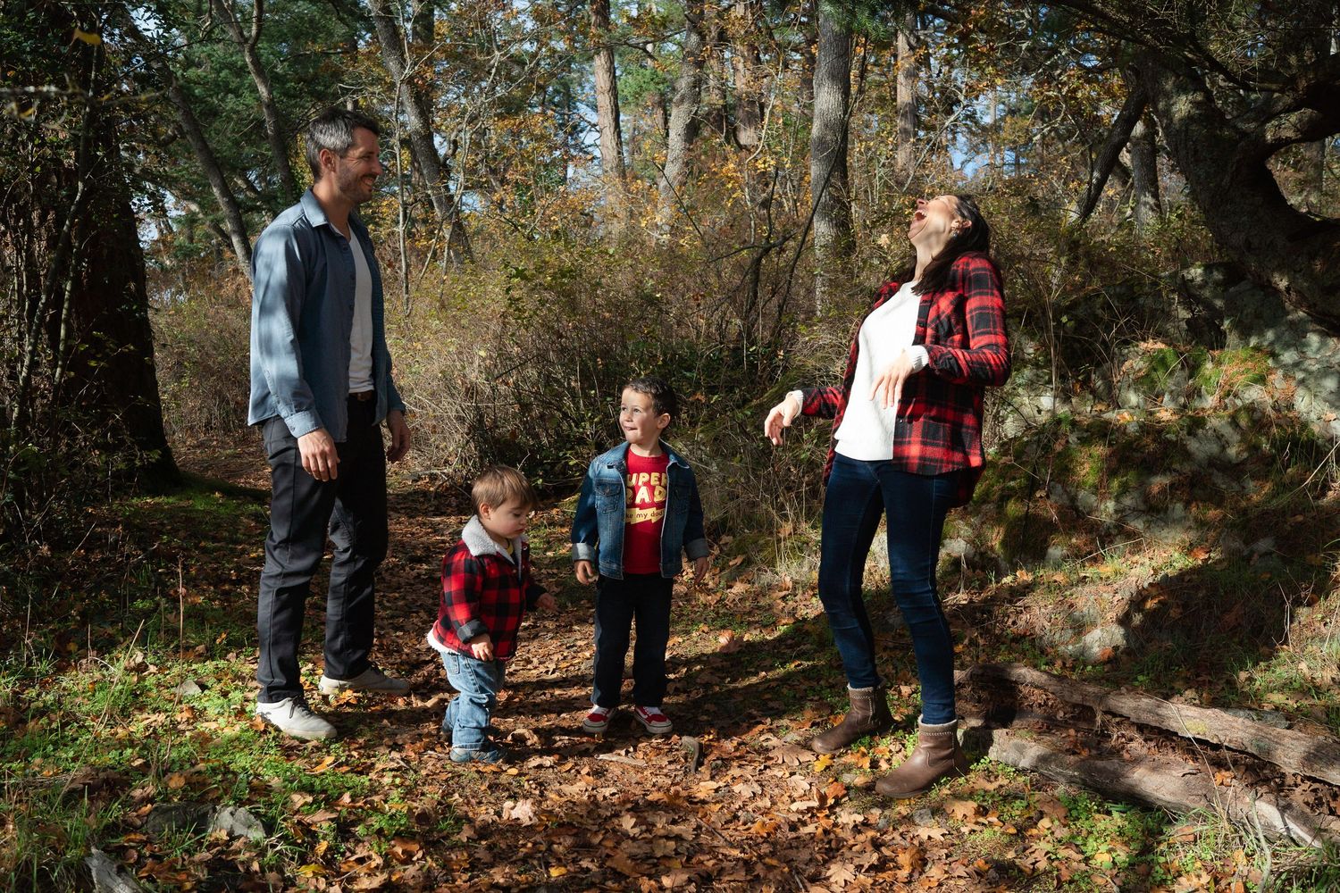 Nanimo, BC family photographer capturing the love between family members enjoying the beautiful nature in Nanaimo, BC