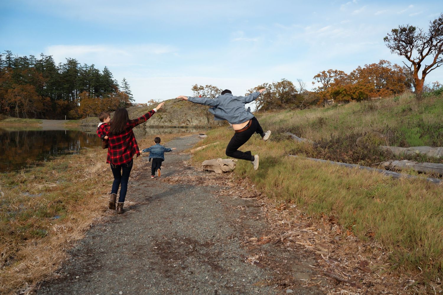 Nanaimo, BC Family Photographer, Moriah Bagg, capturing a playful family enjoying nature.