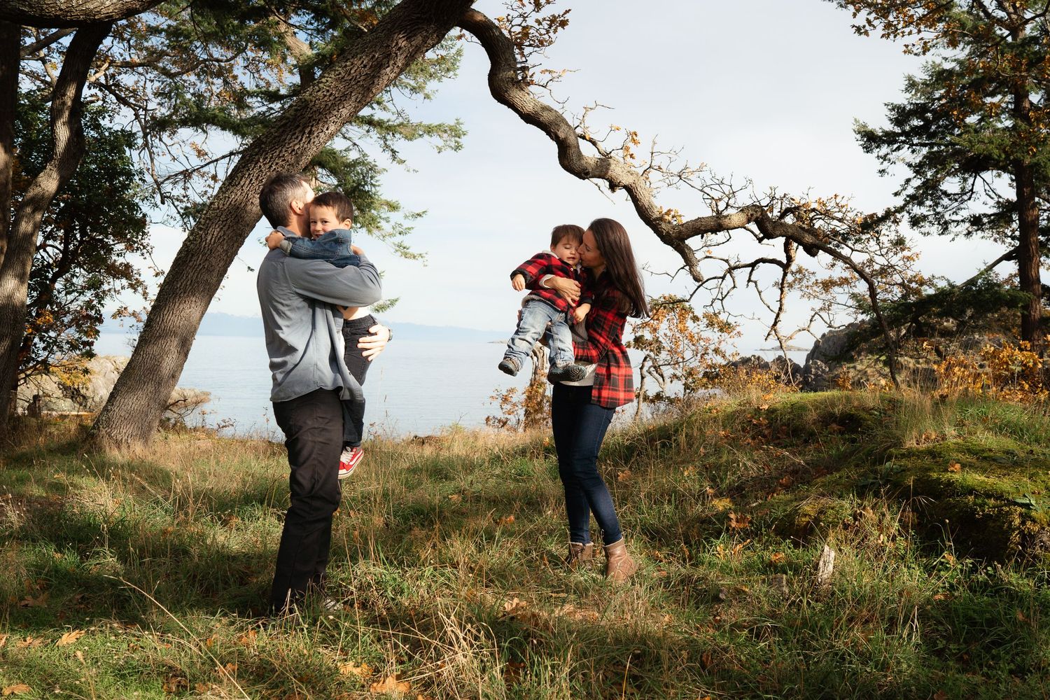 Nanimo, BC family photographer capturing the love between family members enjoying the beautiful nature in Nanaimo, BC