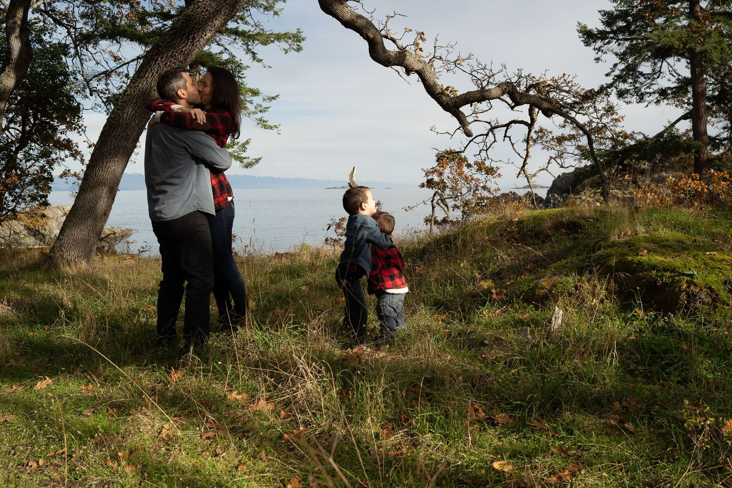 Nanimo, BC family photographer capturing the love between family members enjoying the beautiful nature in Nanaimo, BC