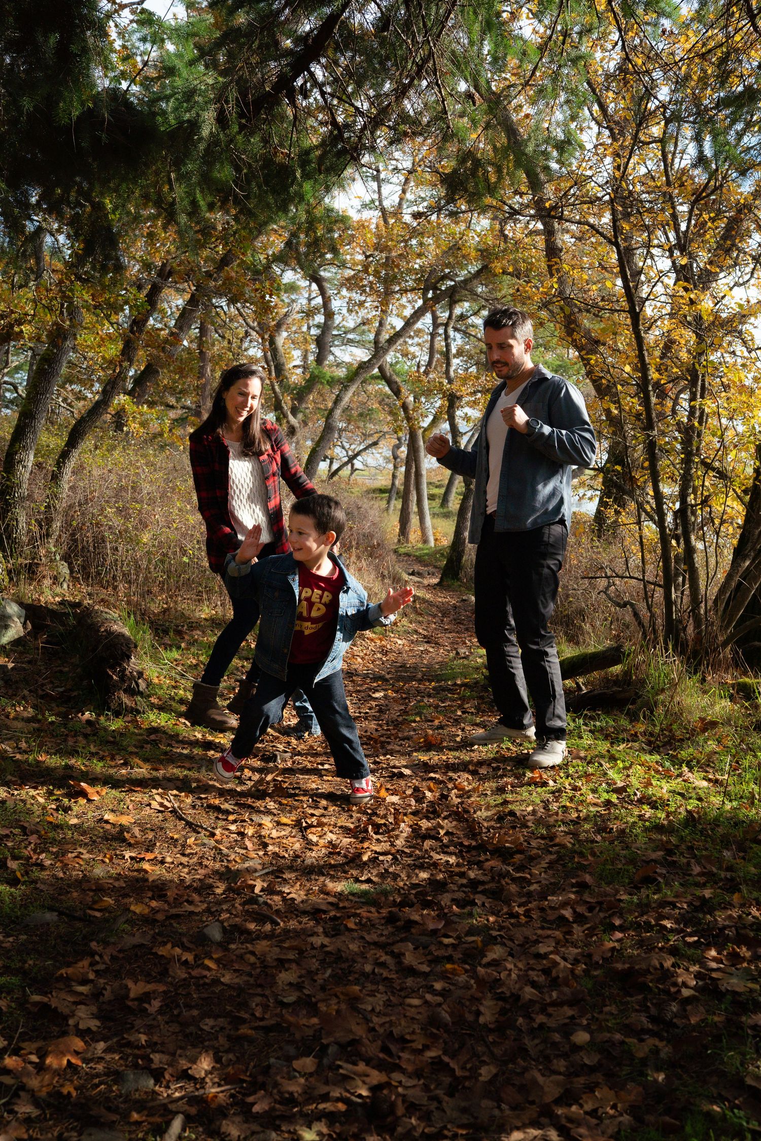 Nanimo, BC family photographer capturing the love between family members enjoying the beautiful nature in Nanaimo, BC