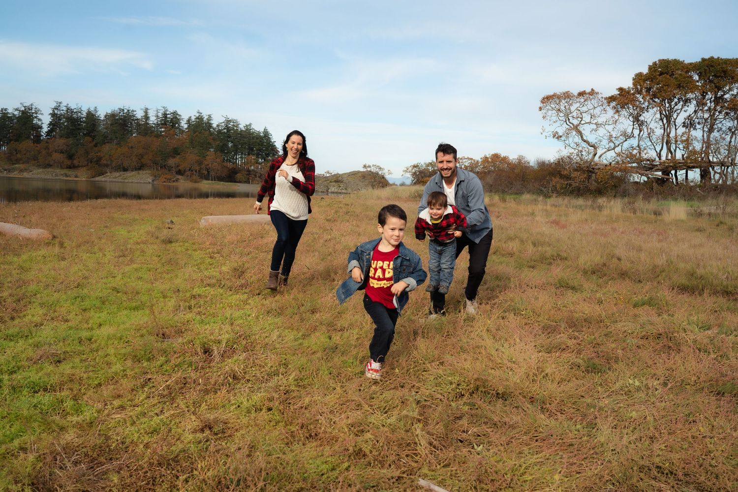 Nanimo, BC family photographer capturing the joy and playfulness between family members enjoying the beautiful nature in Nanaimo, BC