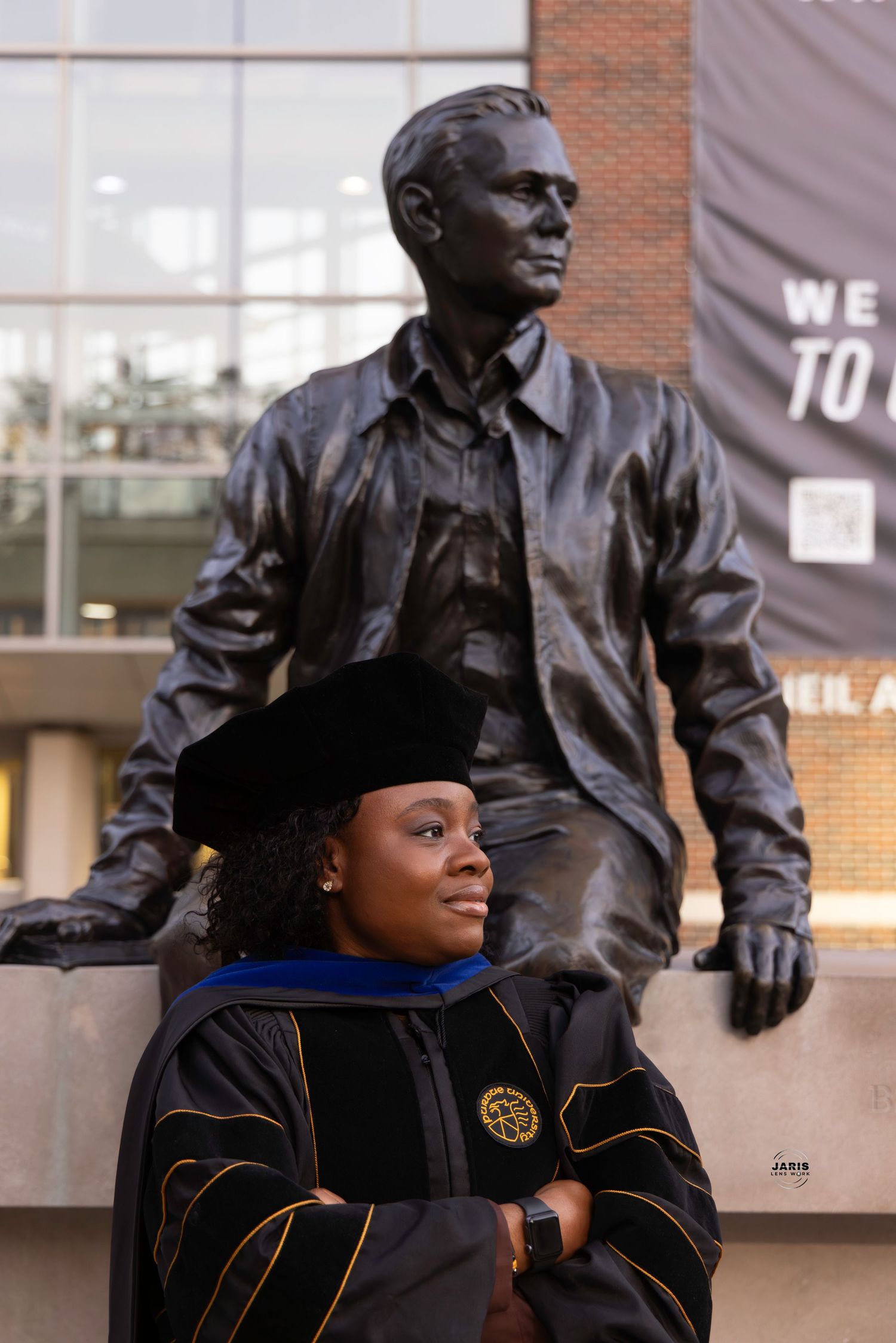 Jarislenswork, photographer in Lafayette, Indiana, graduation picture