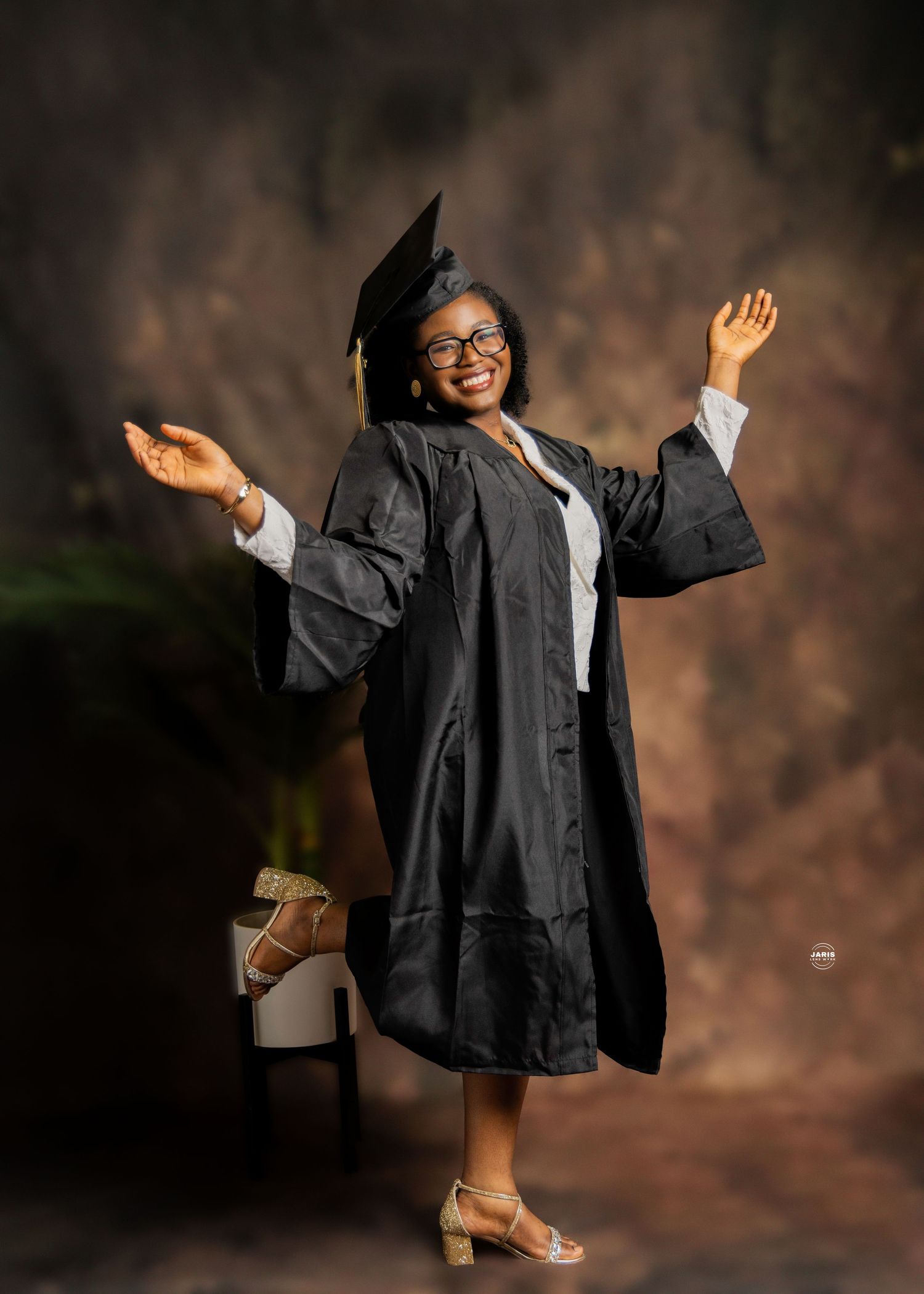 Jarislenswork, photographer in Lafayette, Indiana, graduation picture