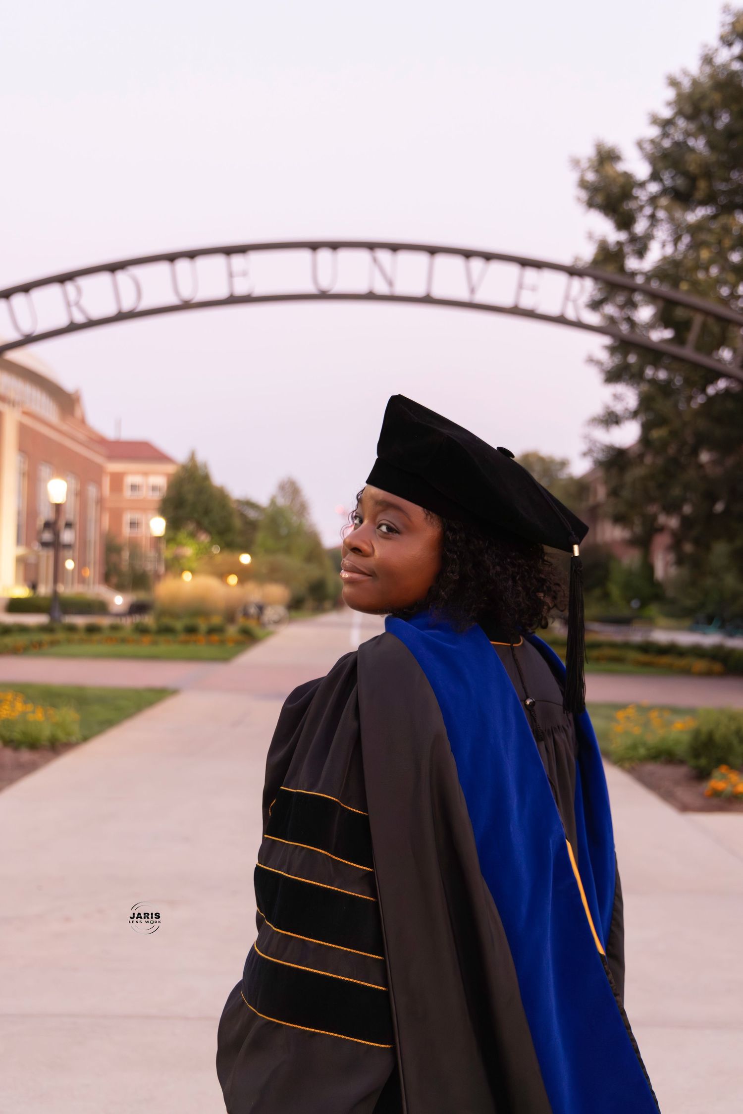 Jarislenswork, photographer in Lafayette, Indiana, graduation picture