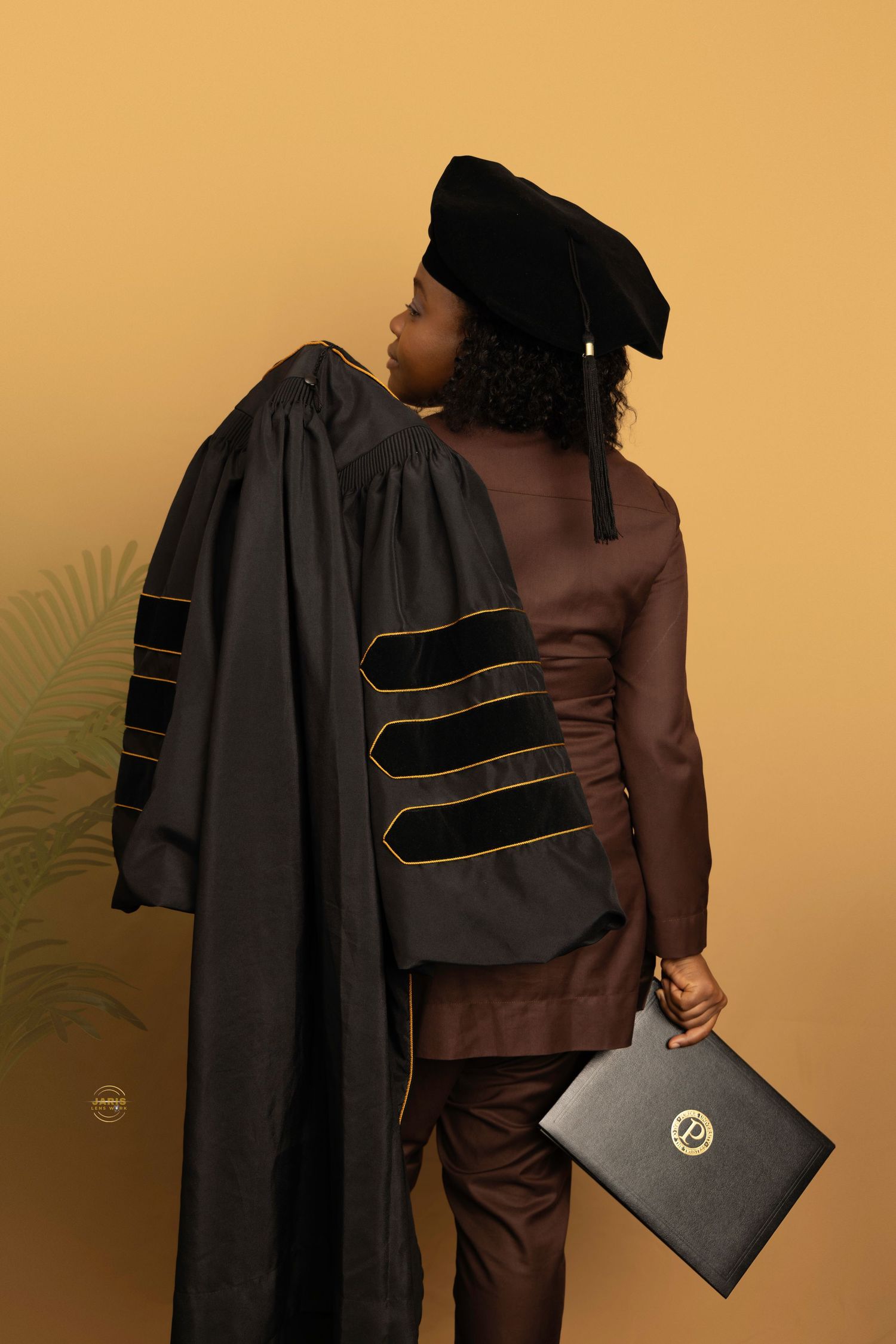 Jarislenswork, photographer in Lafayette, Indiana, graduation picture