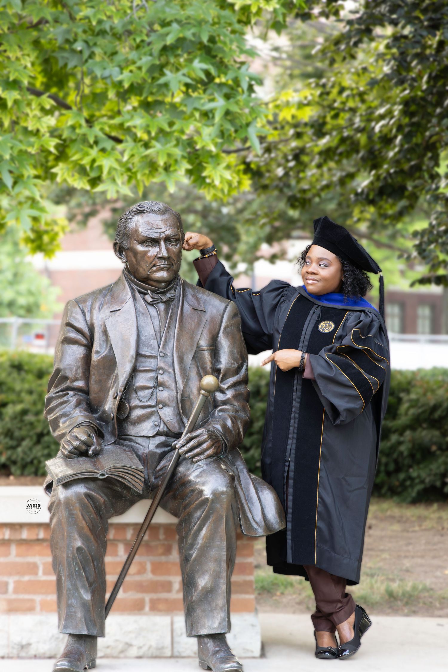 Jarislenswork, photographer in Lafayette, Indiana, graduation picture