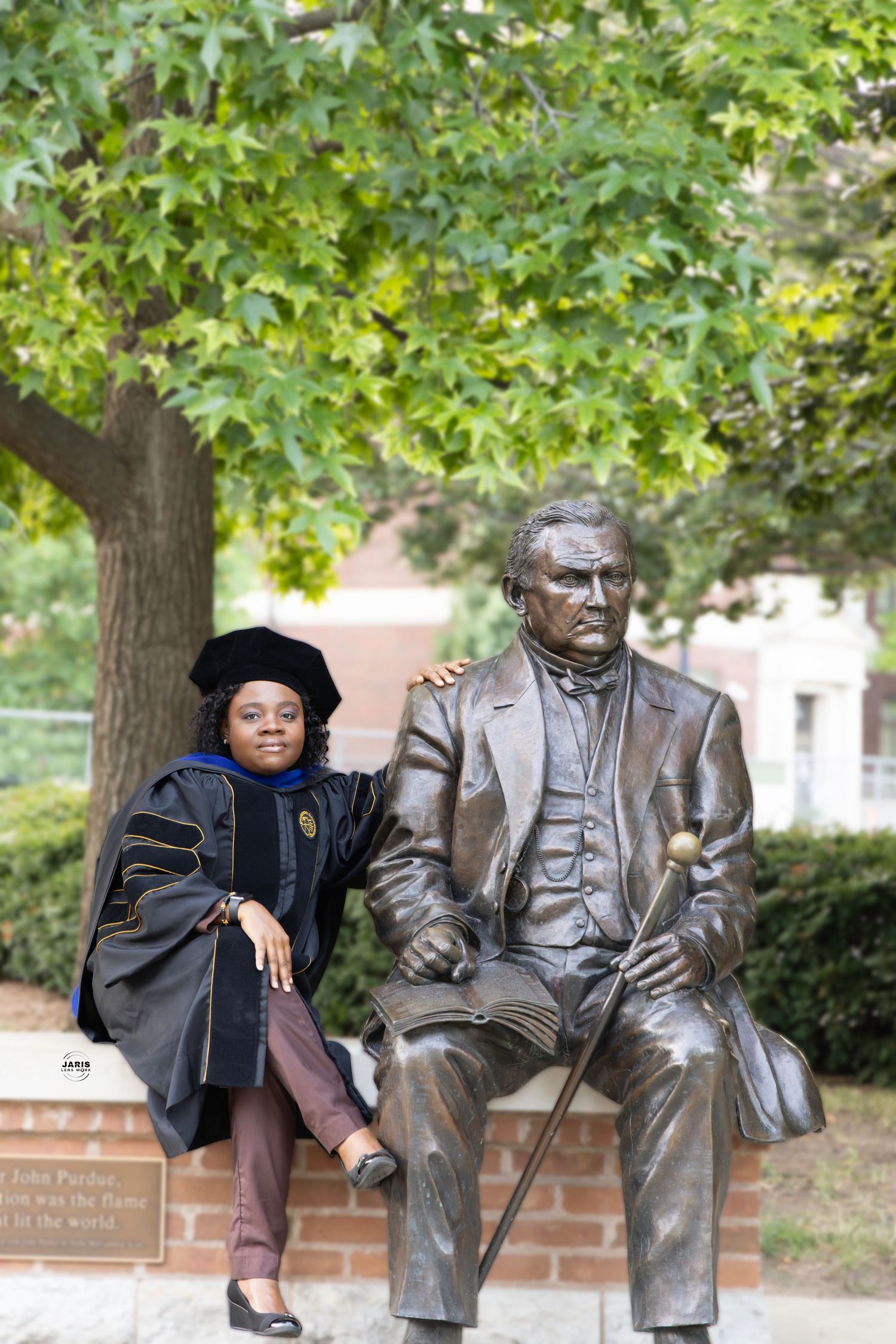 Jarislenswork, photographer in Lafayette, Indiana, graduation picture