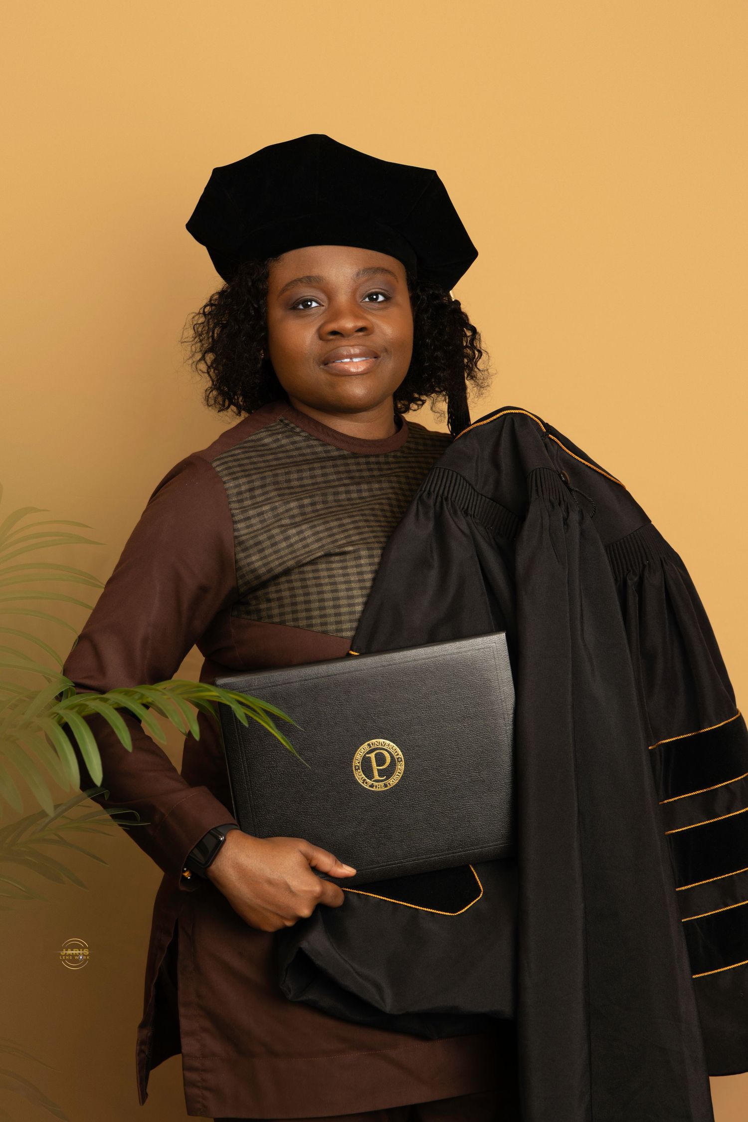 Jarislenswork, photographer in Lafayette, Indiana, graduation picture