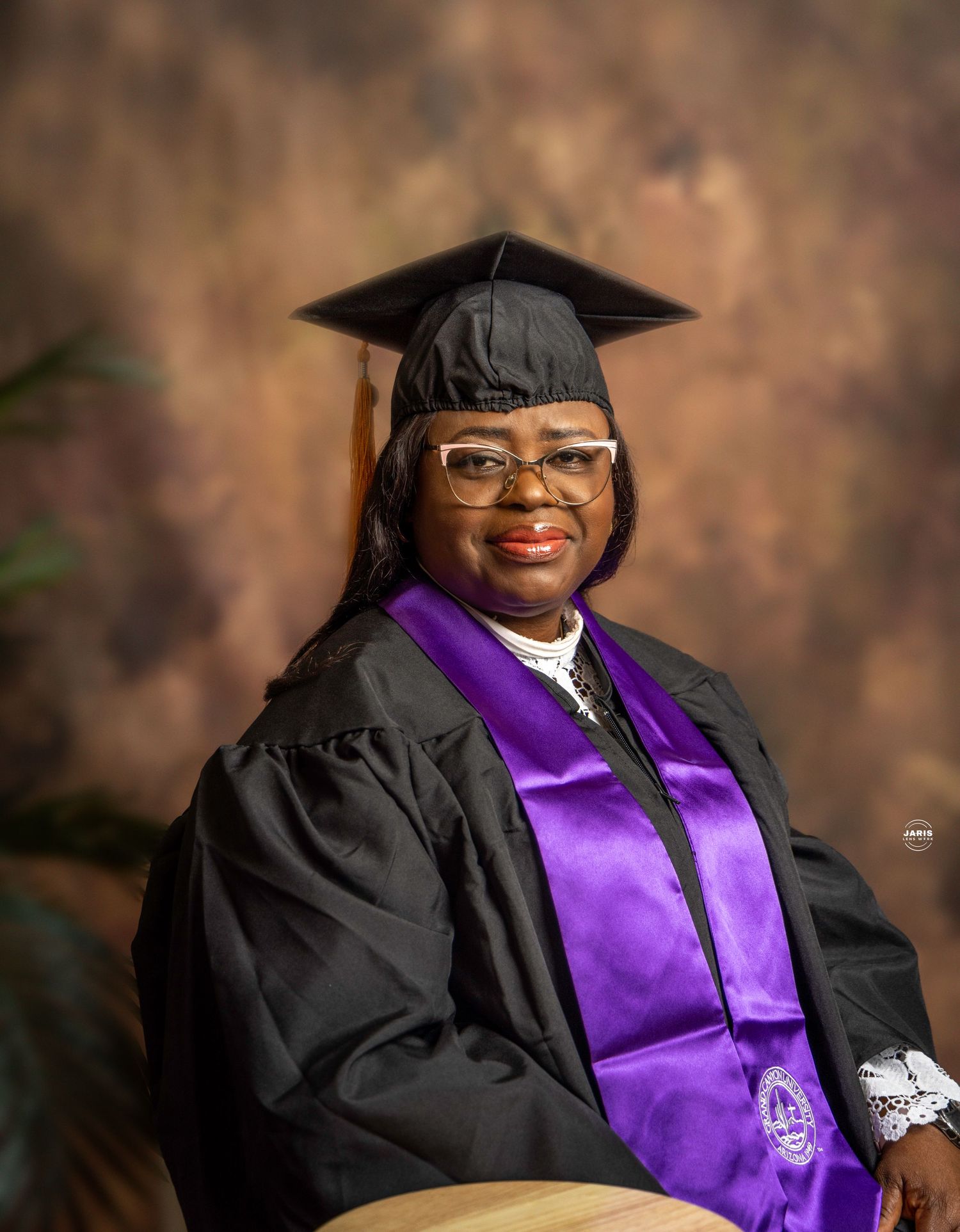 Jarislenswork, photographer in Lafayette, Indiana, graduation picture