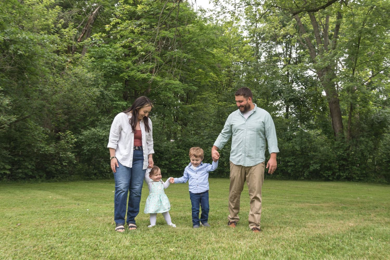 Family lifestyle photos taken in green park setting during summer.