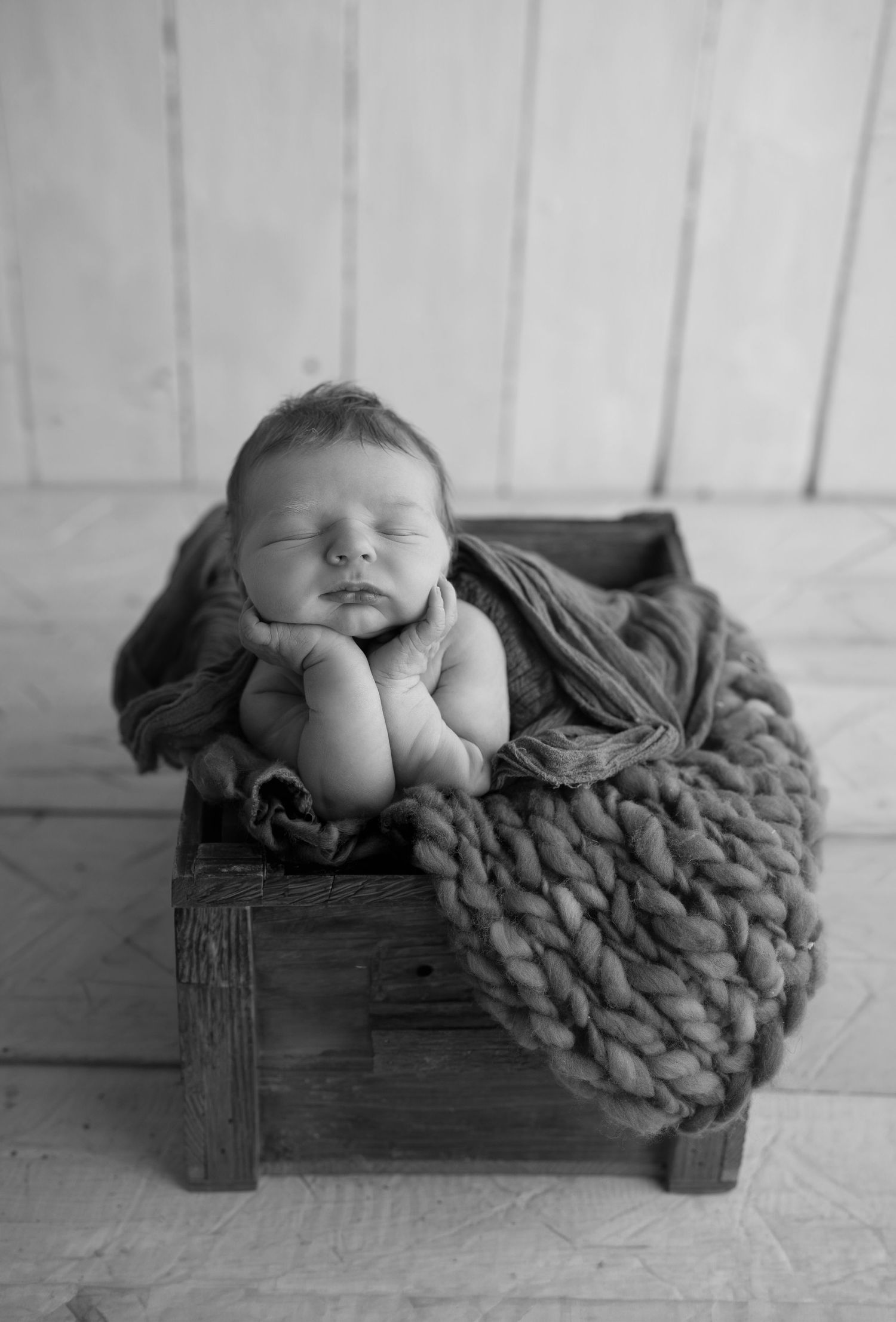 Newborn in box Madison, WI Mount Horeb, Wi Verona, WI Newborn Photography