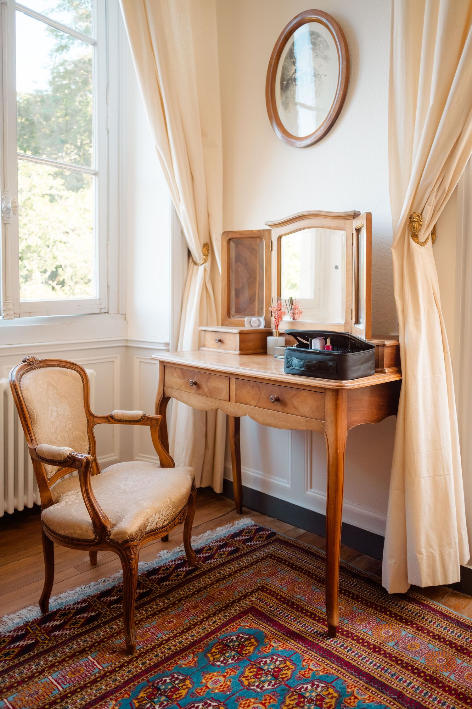 Détail de décoration dans une chambre du château du coing -mariage à Nantes – ambiance élégante.