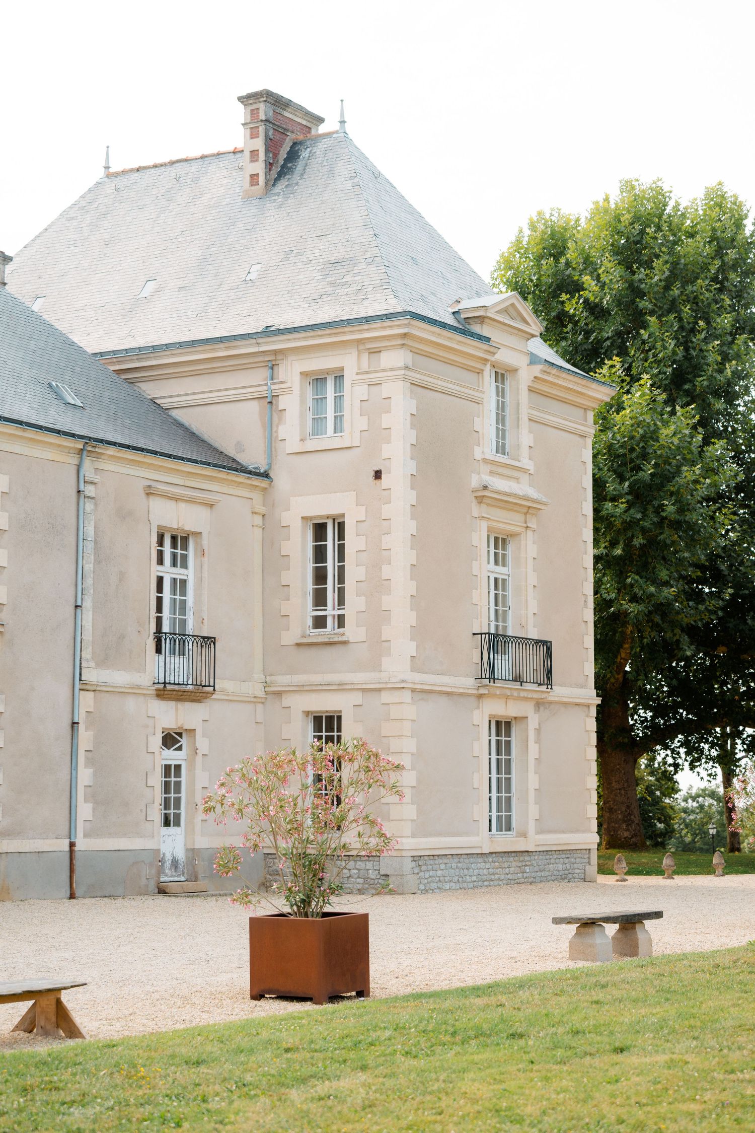 Château de mariage (cop-choux) traditionnel en pierre, lieu de réception à Nantes.