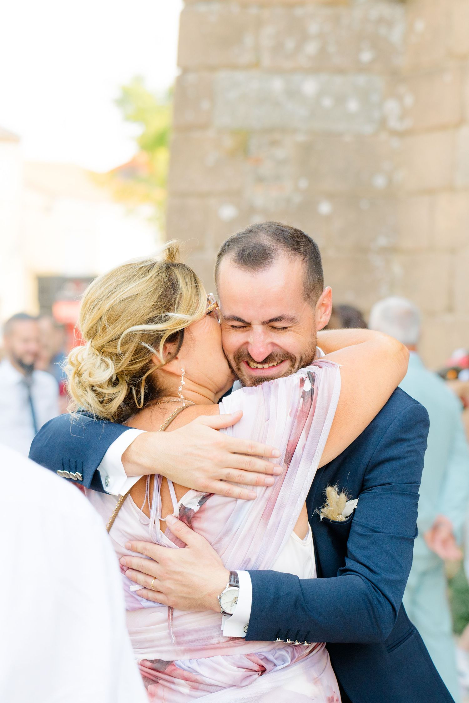 Moment de joie et d’émotion lors d’un mariage à Nantes – Photographe mariage artistique