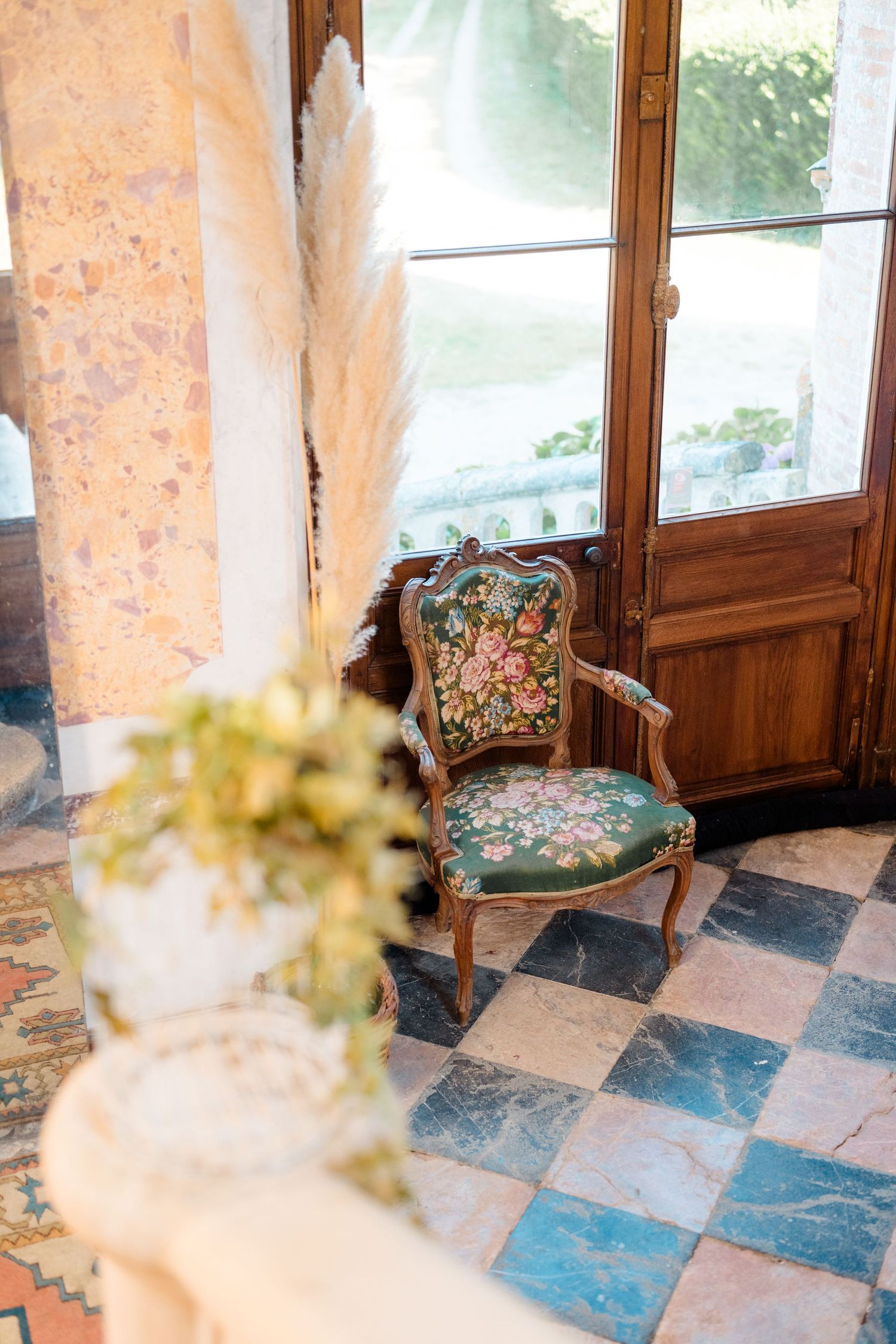 Intérieur du château du coing,d - Mariage à Nantes, sols anciens et charme authentique.
