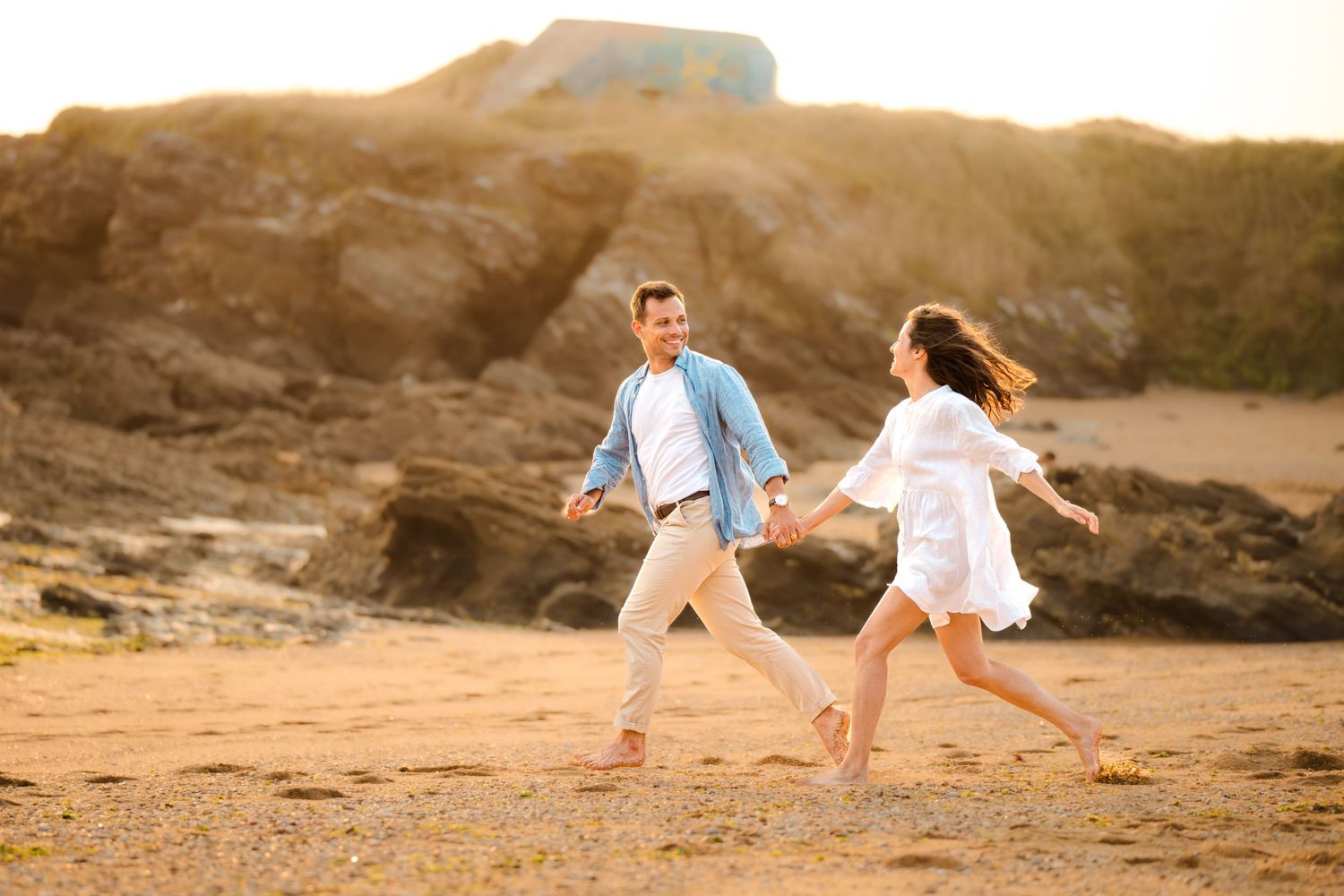 Séance photo de couple au coucher du soleil à Nantes – Photographe de mariage fine art
