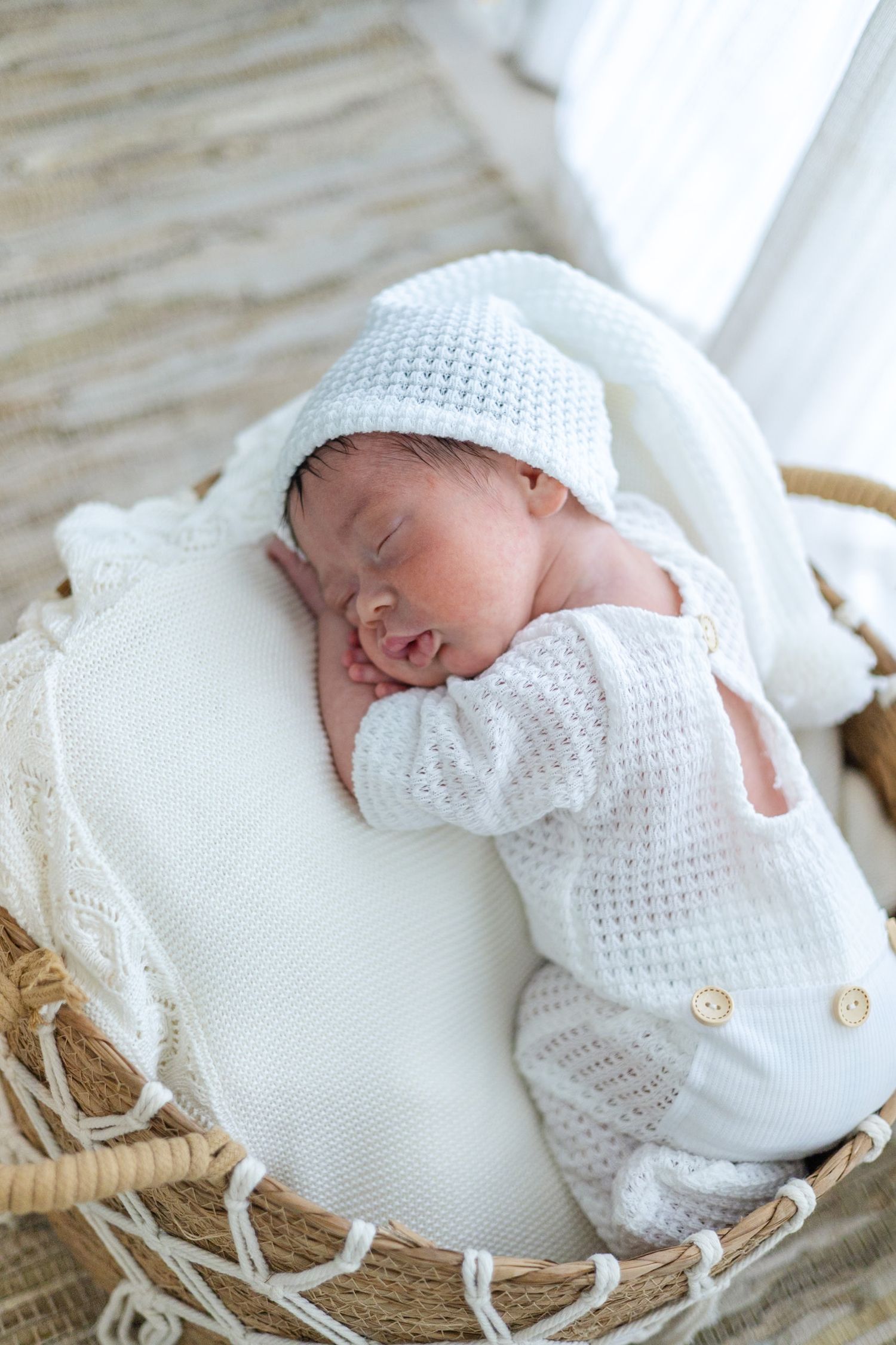 Fotógrafa newborn en Punta Cana. Capturo los primeros momentos de tu bebé con imágenes cálidas, delicadas y auténticas.
