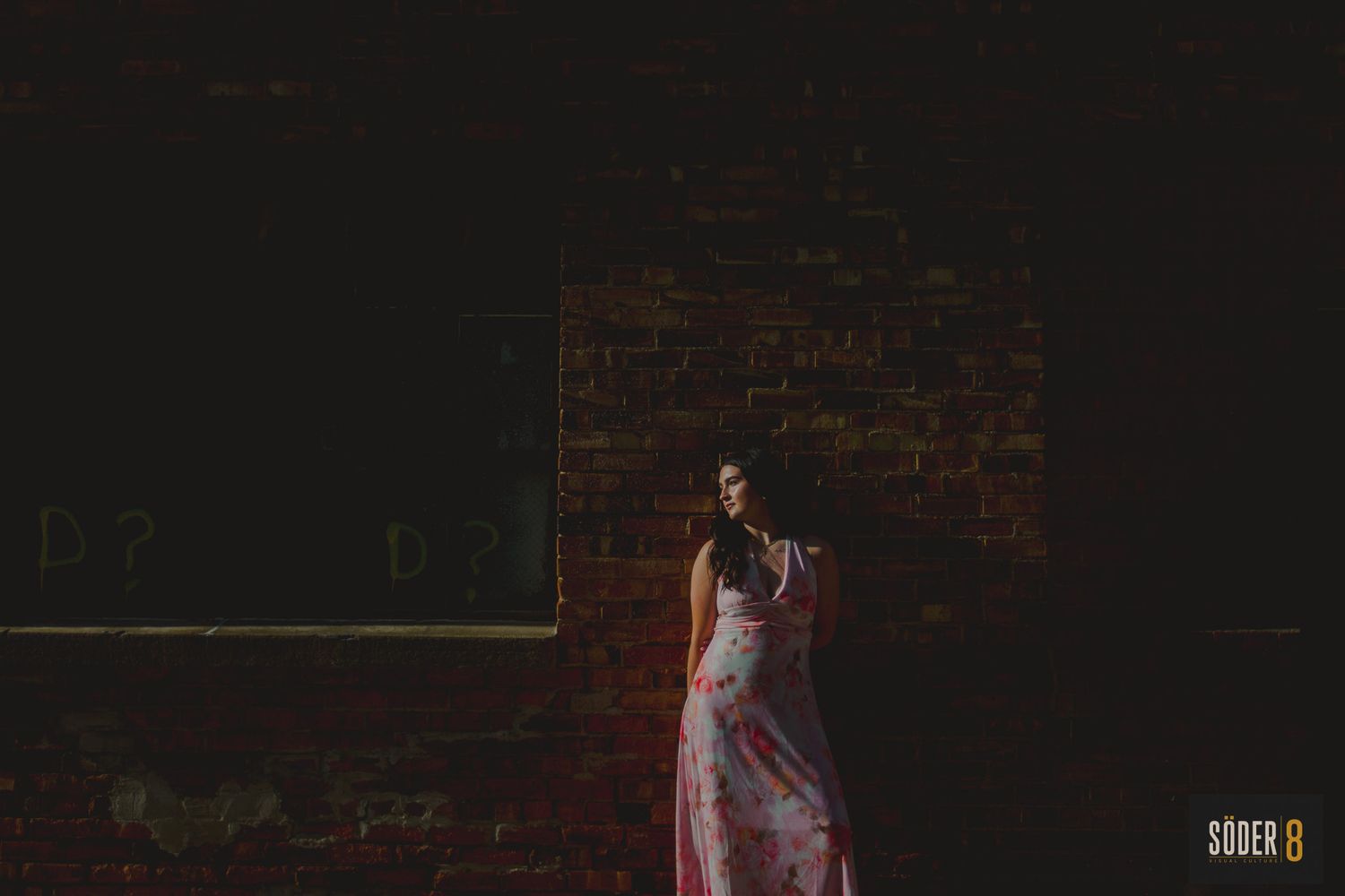 senior girl in harsh light and shadows in downtown mason city, iowa