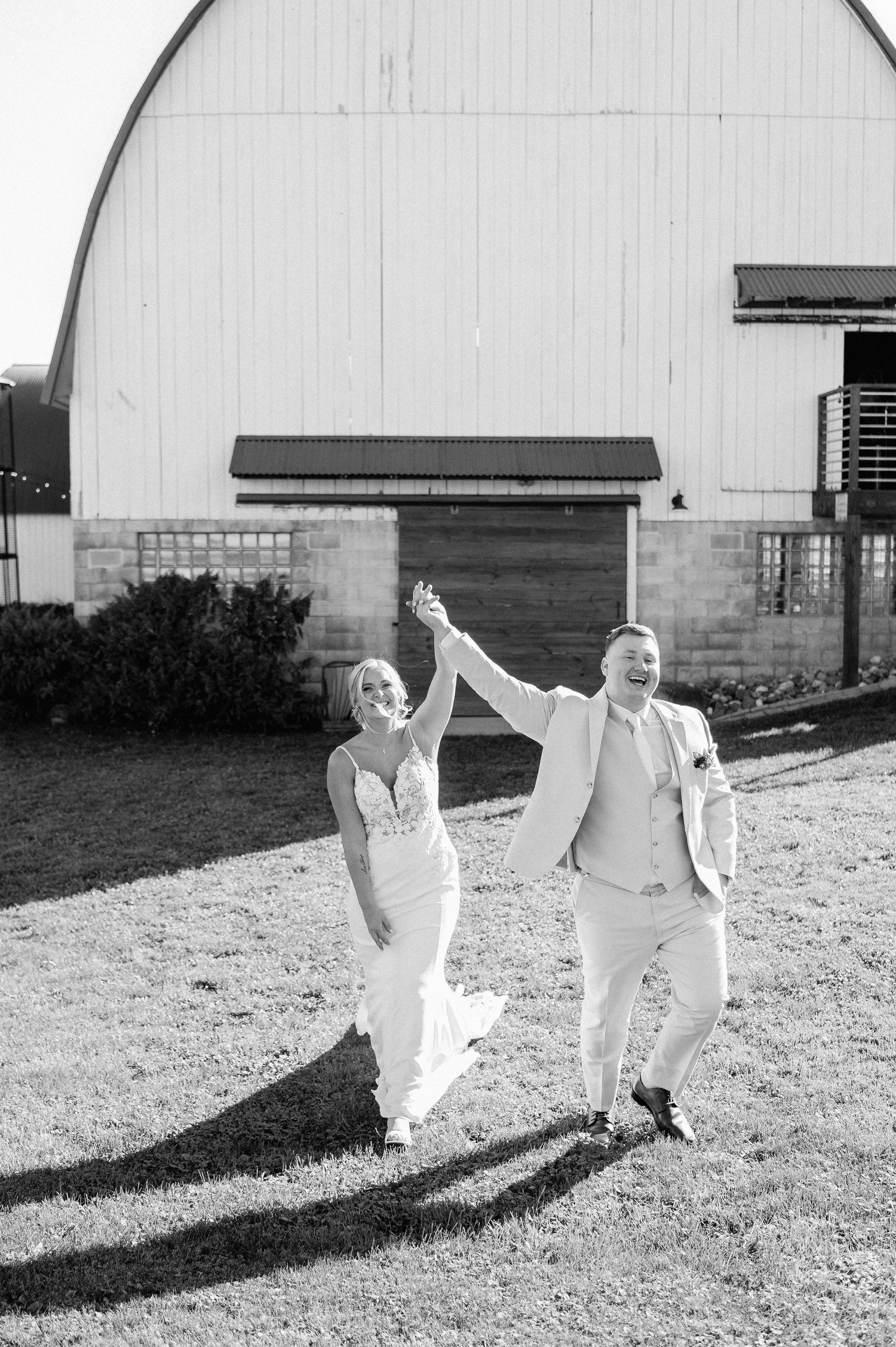 bride and groom wedding Wisconsin. Minnesota.