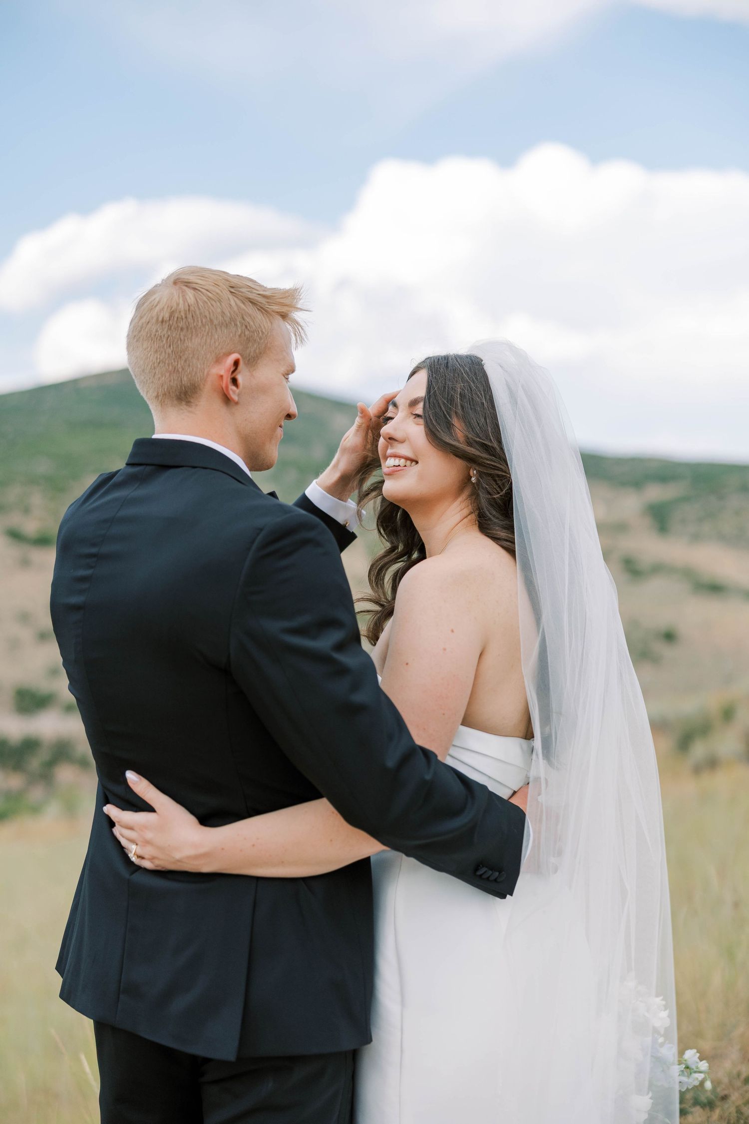 Romantic outdoor wedding photography session in a scenic mountain landscape.