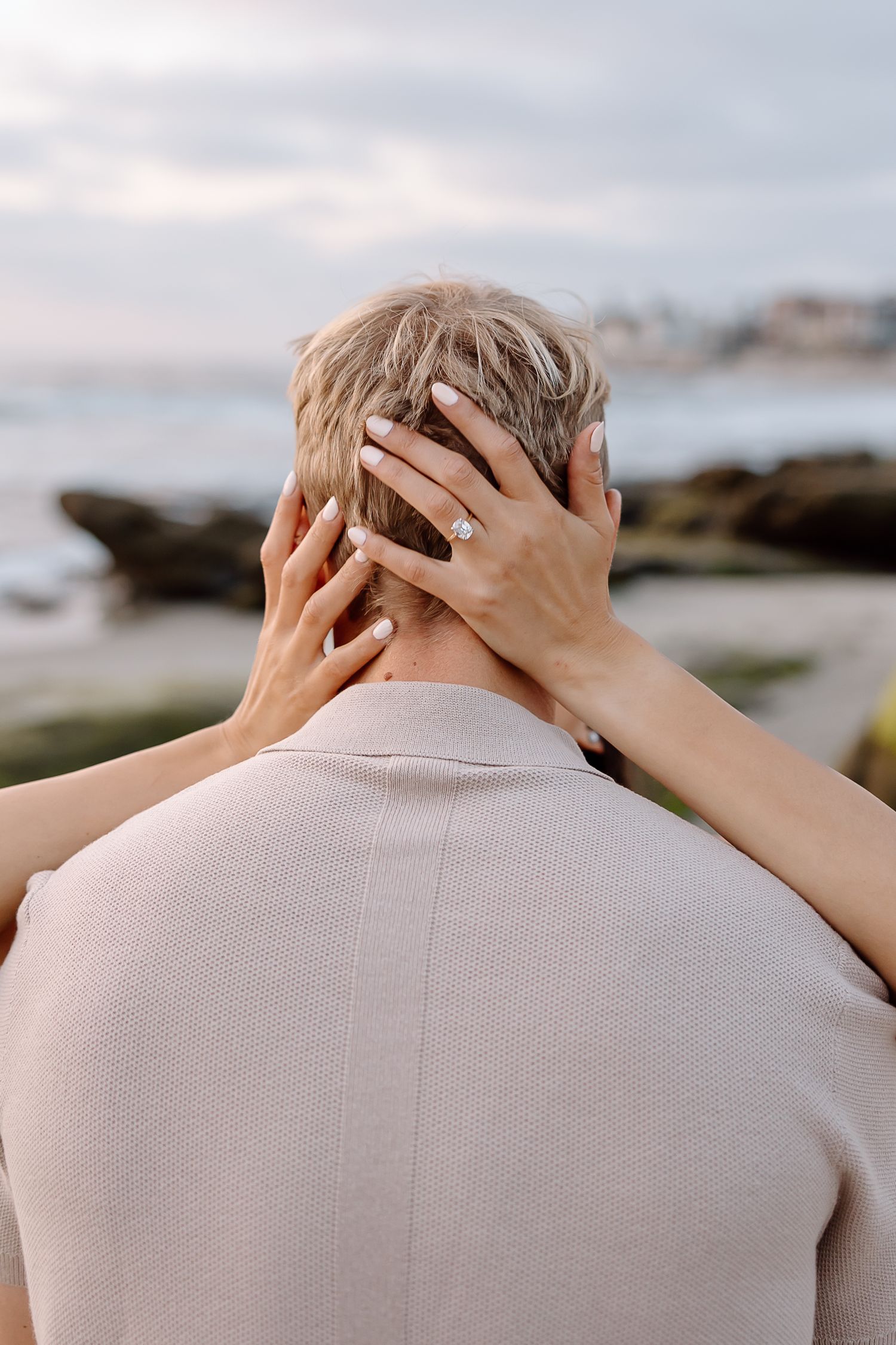 Engagement session at Brownie’s Beach (Bayfront Park) in Calvert County with dramatic cliff views