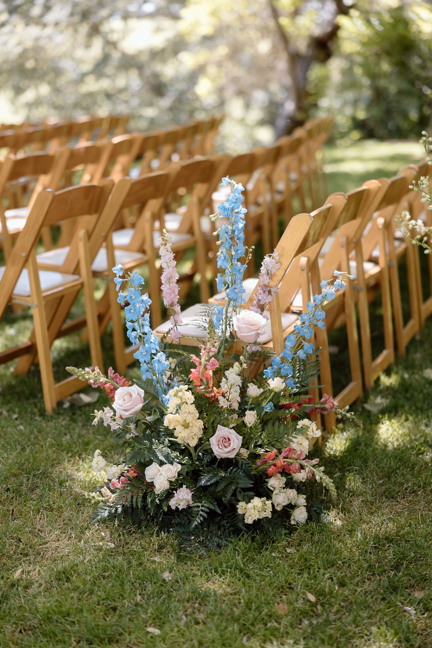 Bride and groom in the Meridian House garden framed by greenery