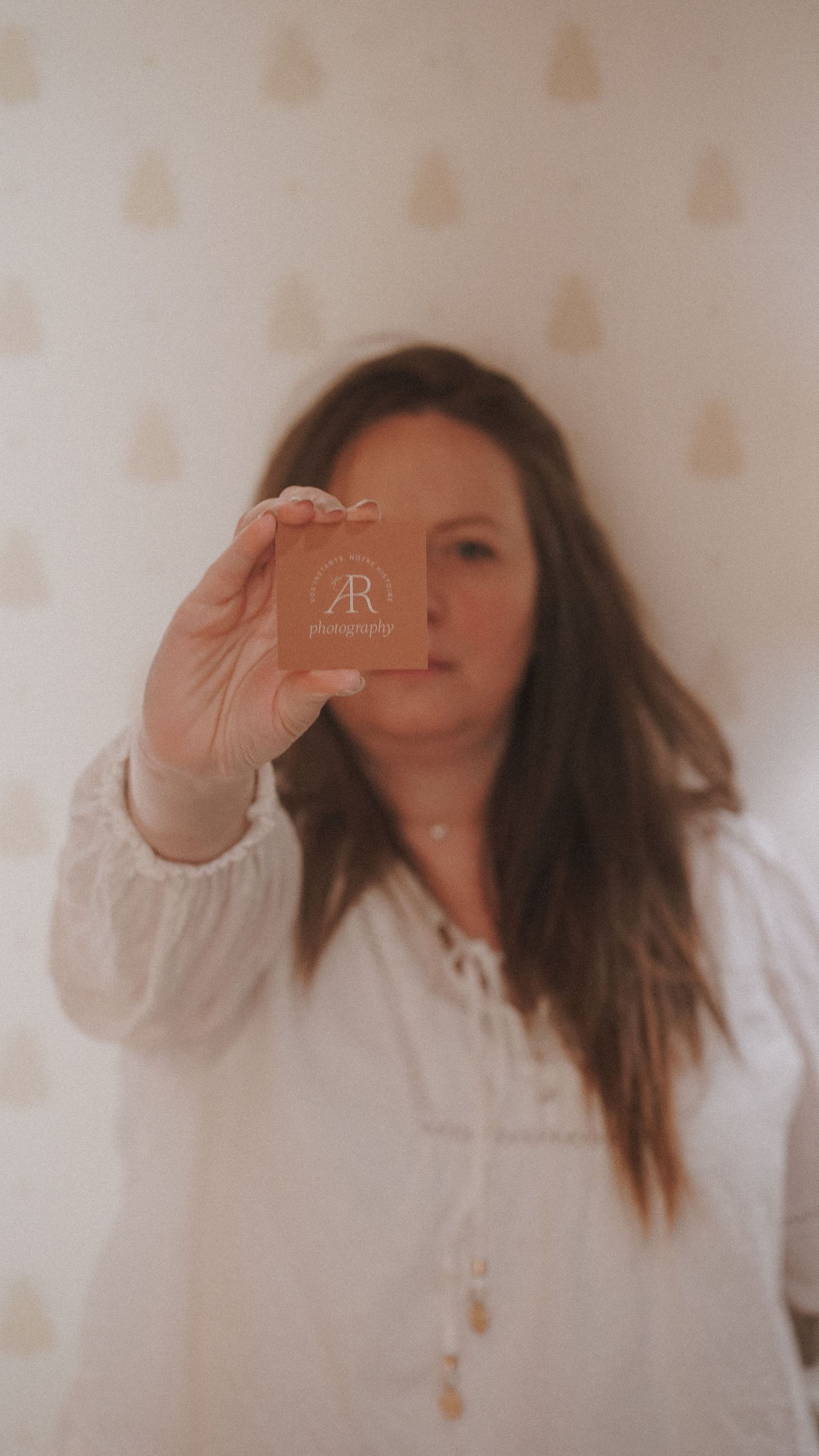 Photographe à Chartres, Eure-et-Loir, je capture vos mariages et instants de vie en famille, couple ou naissance avec émotion.