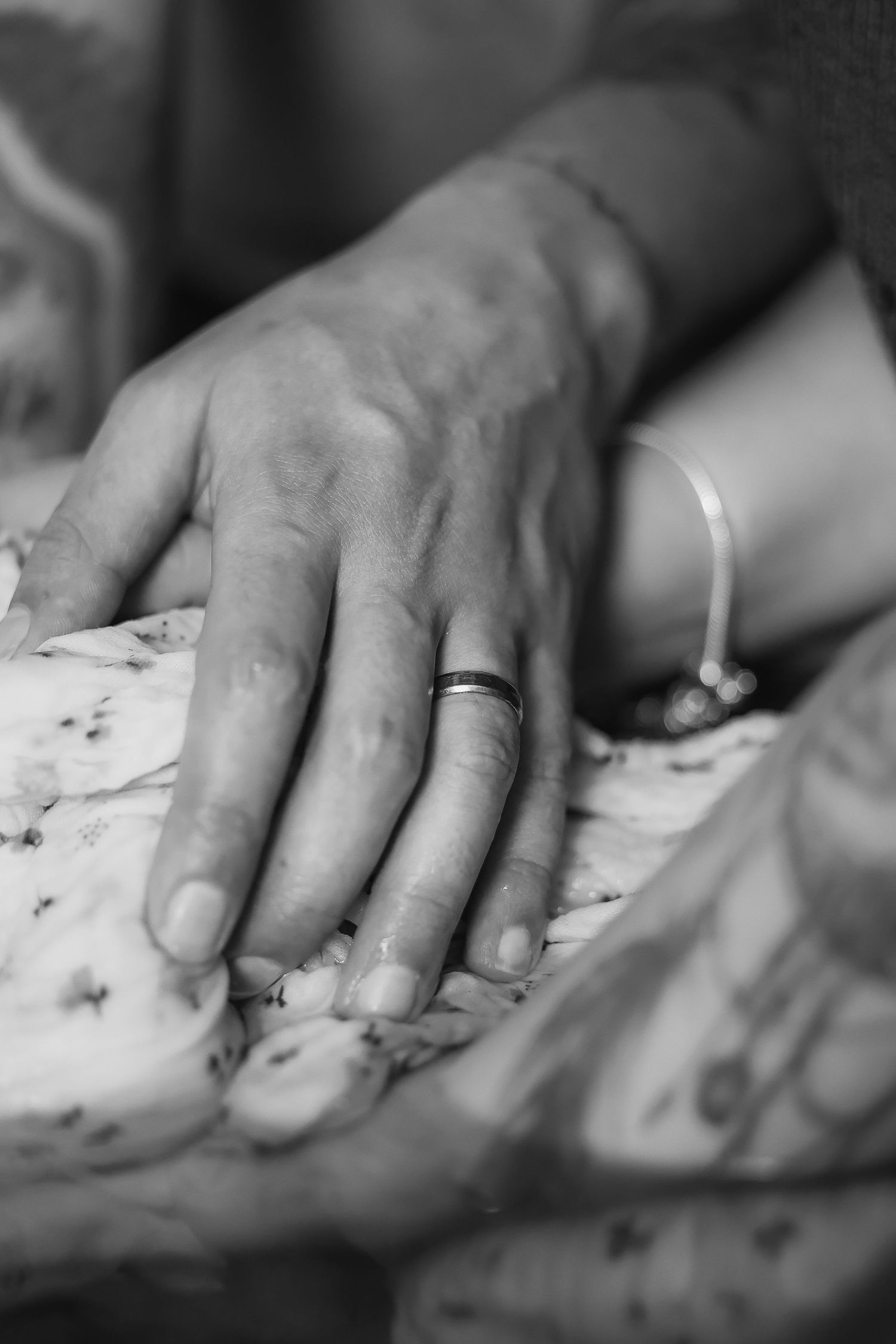 Photographe en Eure et Loir à Chartres, je vous accompagne pour capturer vos moments de vie, en famille, en couple ou lors de votre mariage
